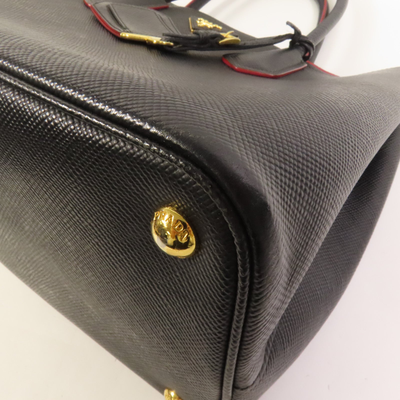 PRADA Saffiano皮革Handbag金扣手挽袋