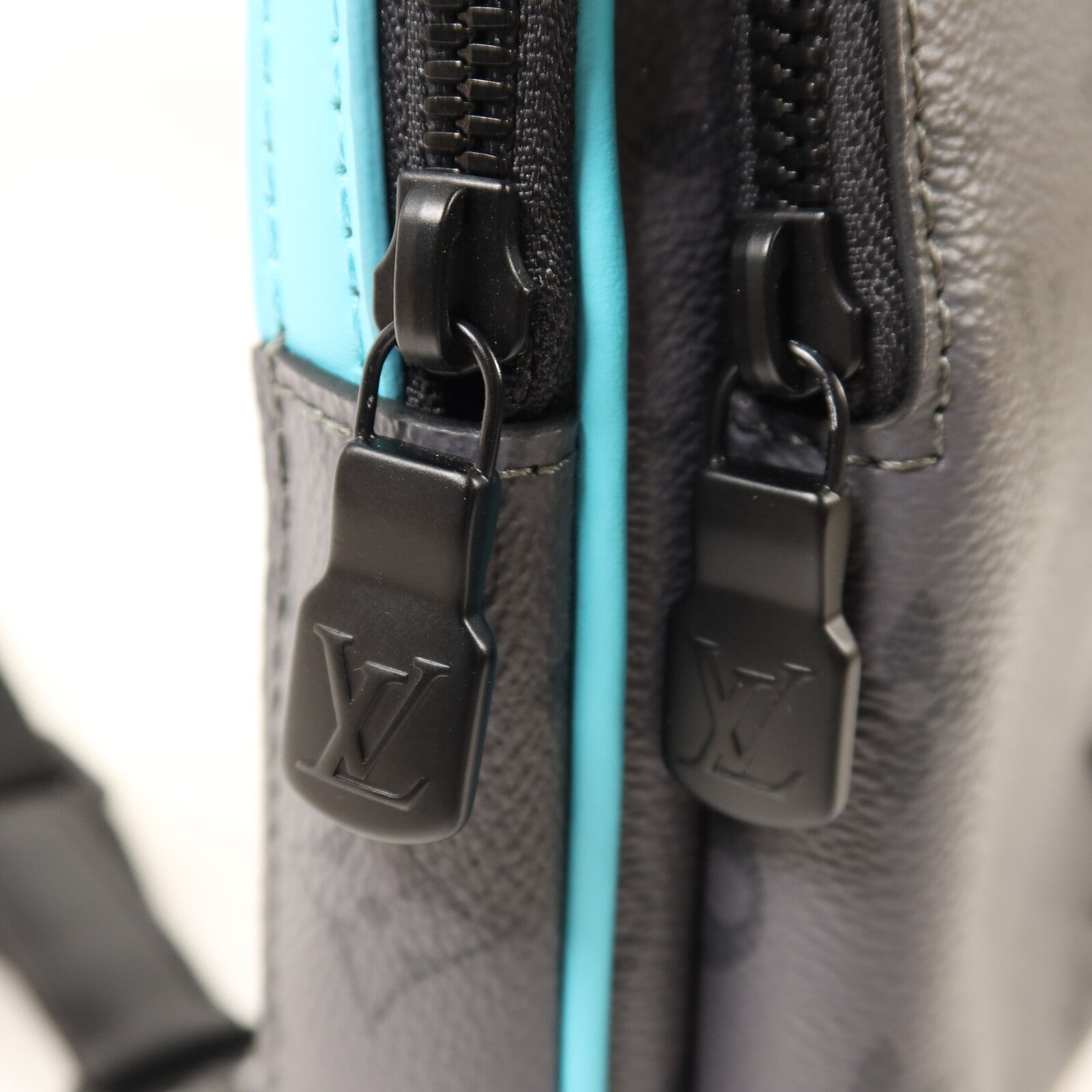 LOUIS VUITTON Monogram Eclipse Reverse Avenue Sling肩背袋