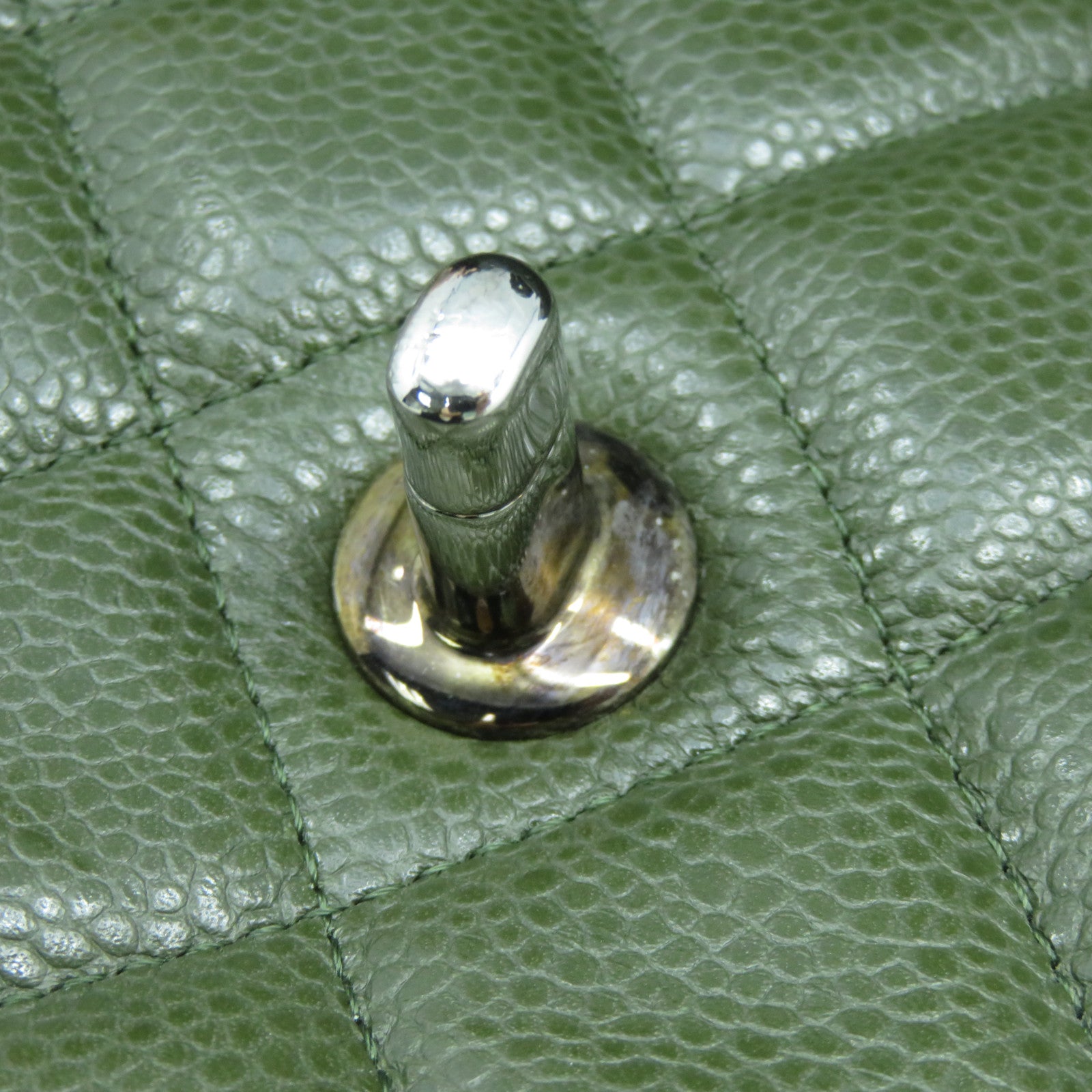 CHANEL **【激減優惠】Caviar皮革Classic Jumbo銀扣鏈帶肩背袋綠色
