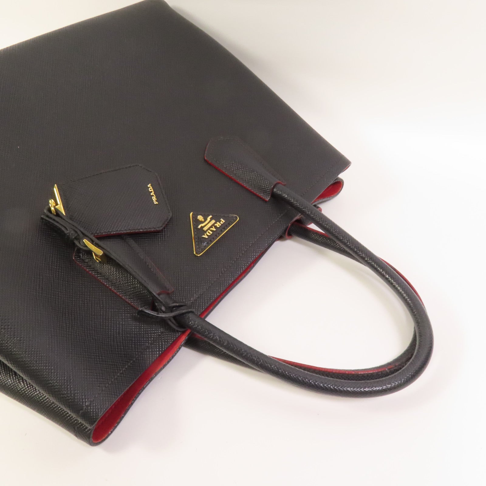 PRADA Saffiano皮革Handbag金扣手挽袋