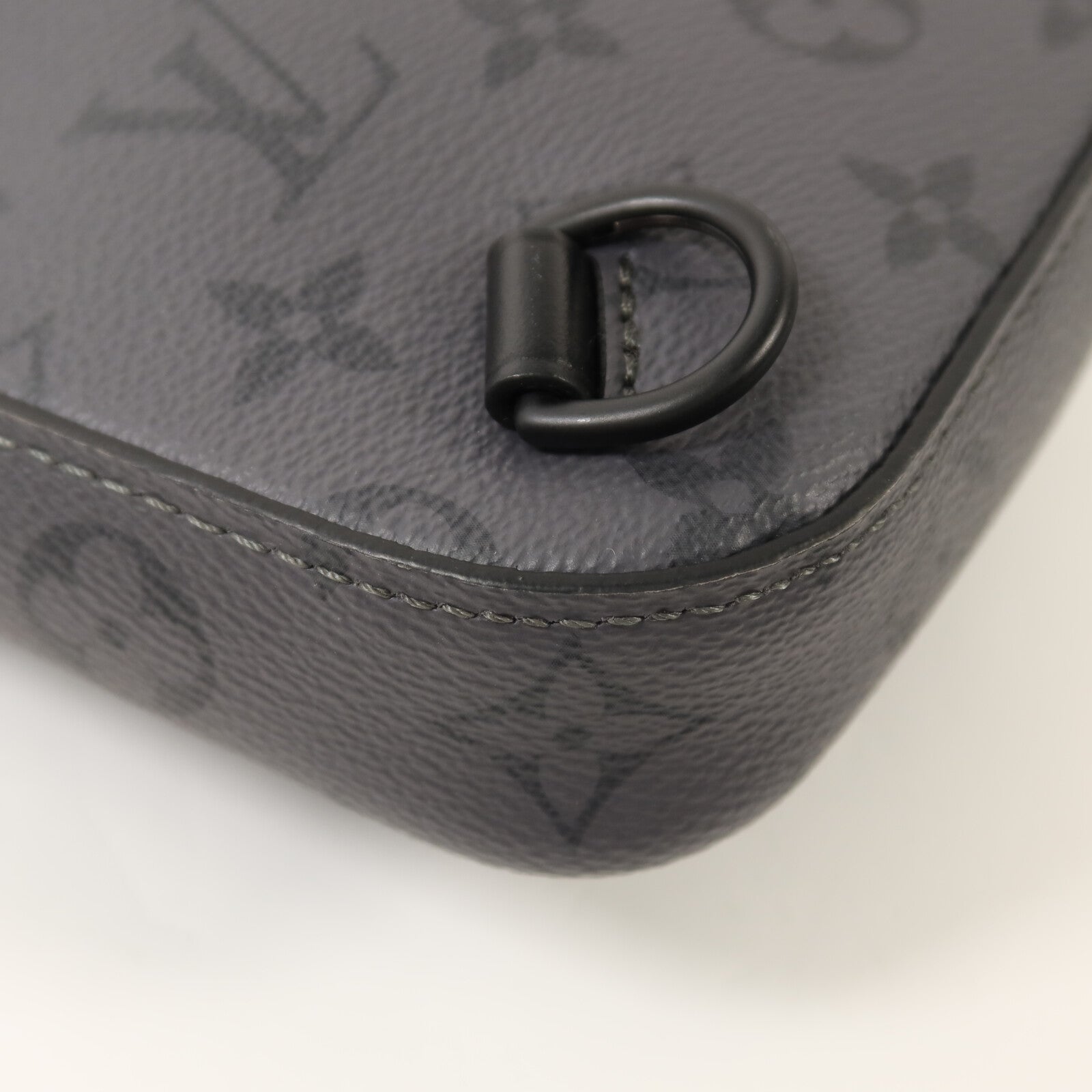 LOUIS VUITTON Monogram Eclipse Reverse Avenue Sling肩背袋