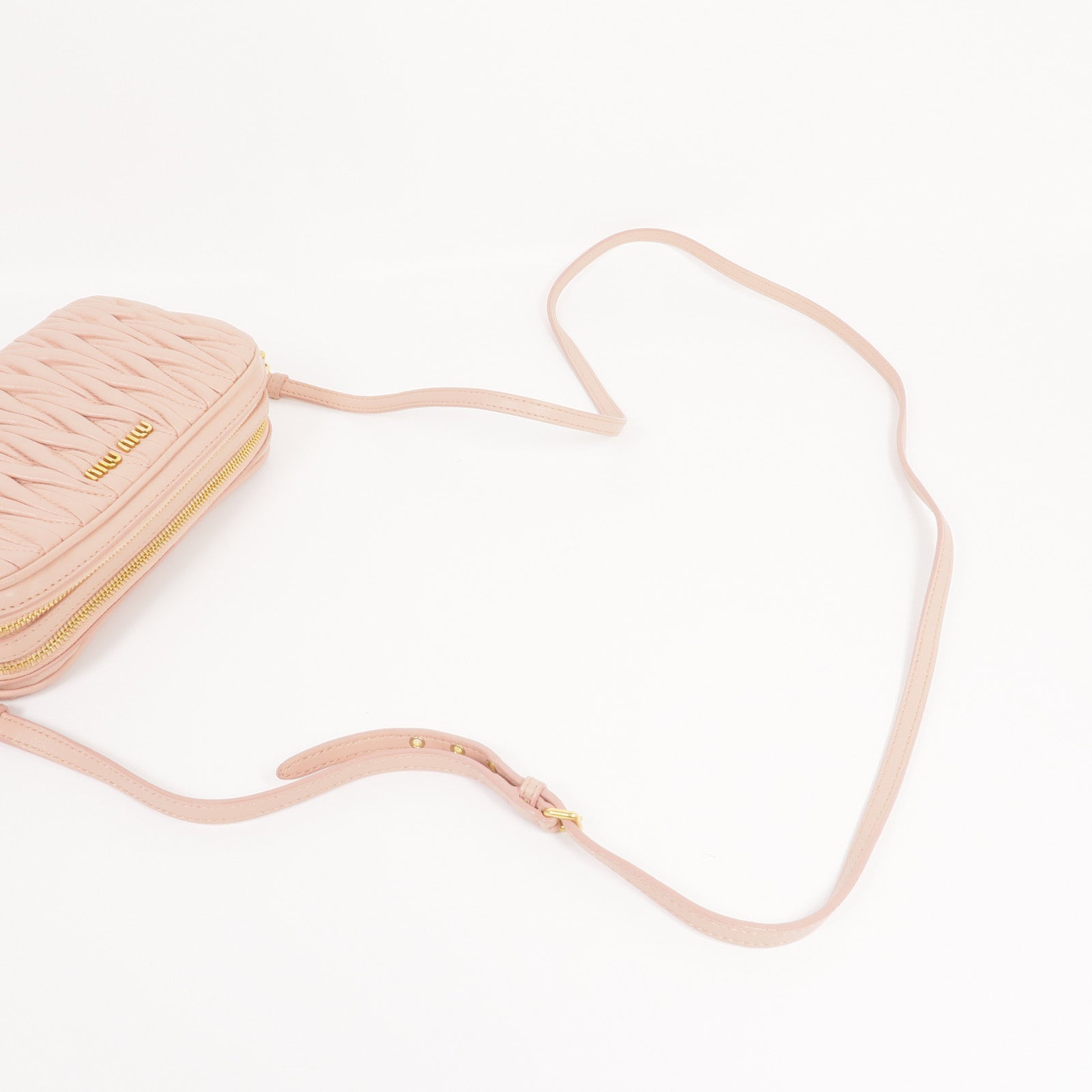 Miu Miu 羊皮皮革Matelasse Pouch金扣肩背袋