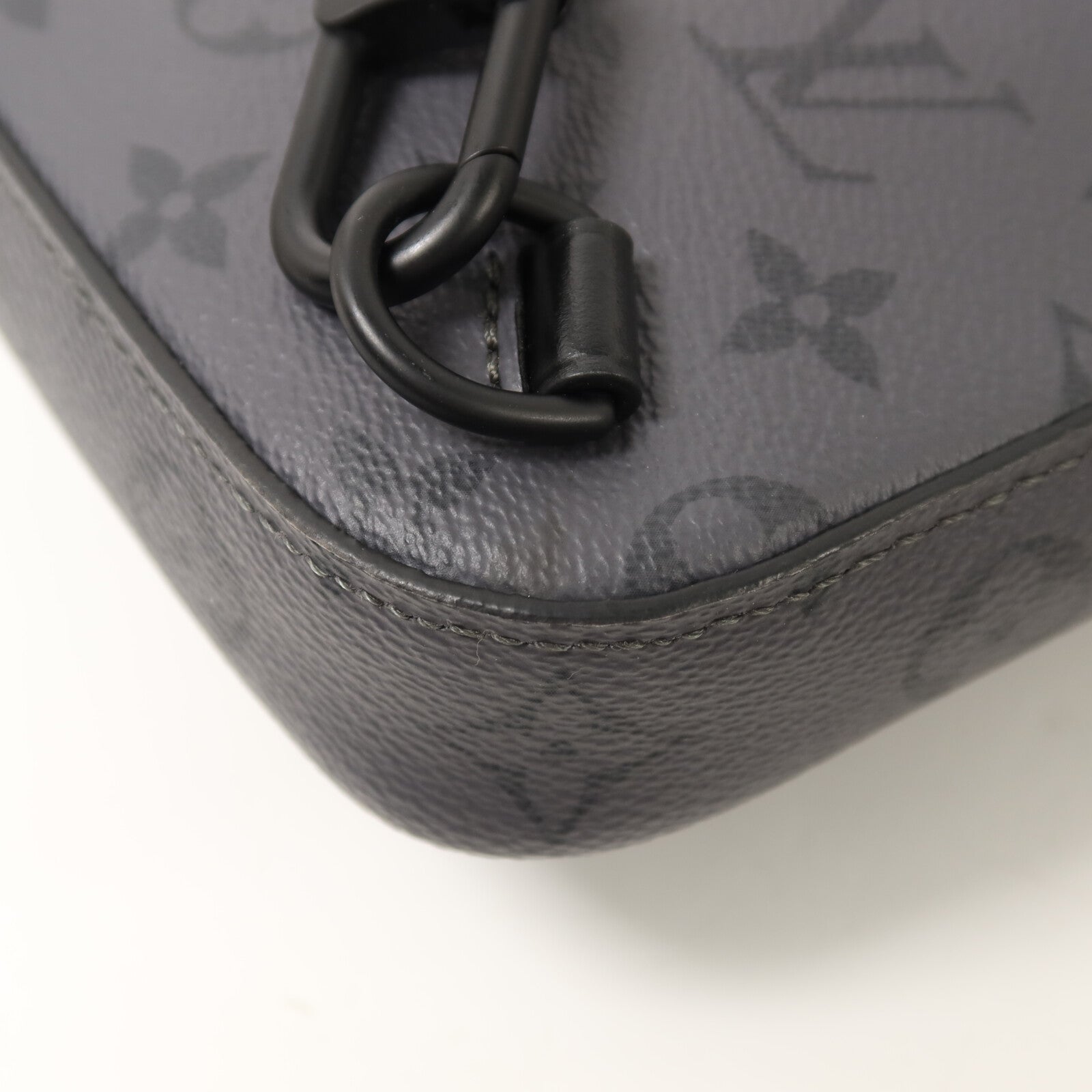 LOUIS VUITTON Monogram Eclipse Reverse Avenue Sling肩背袋