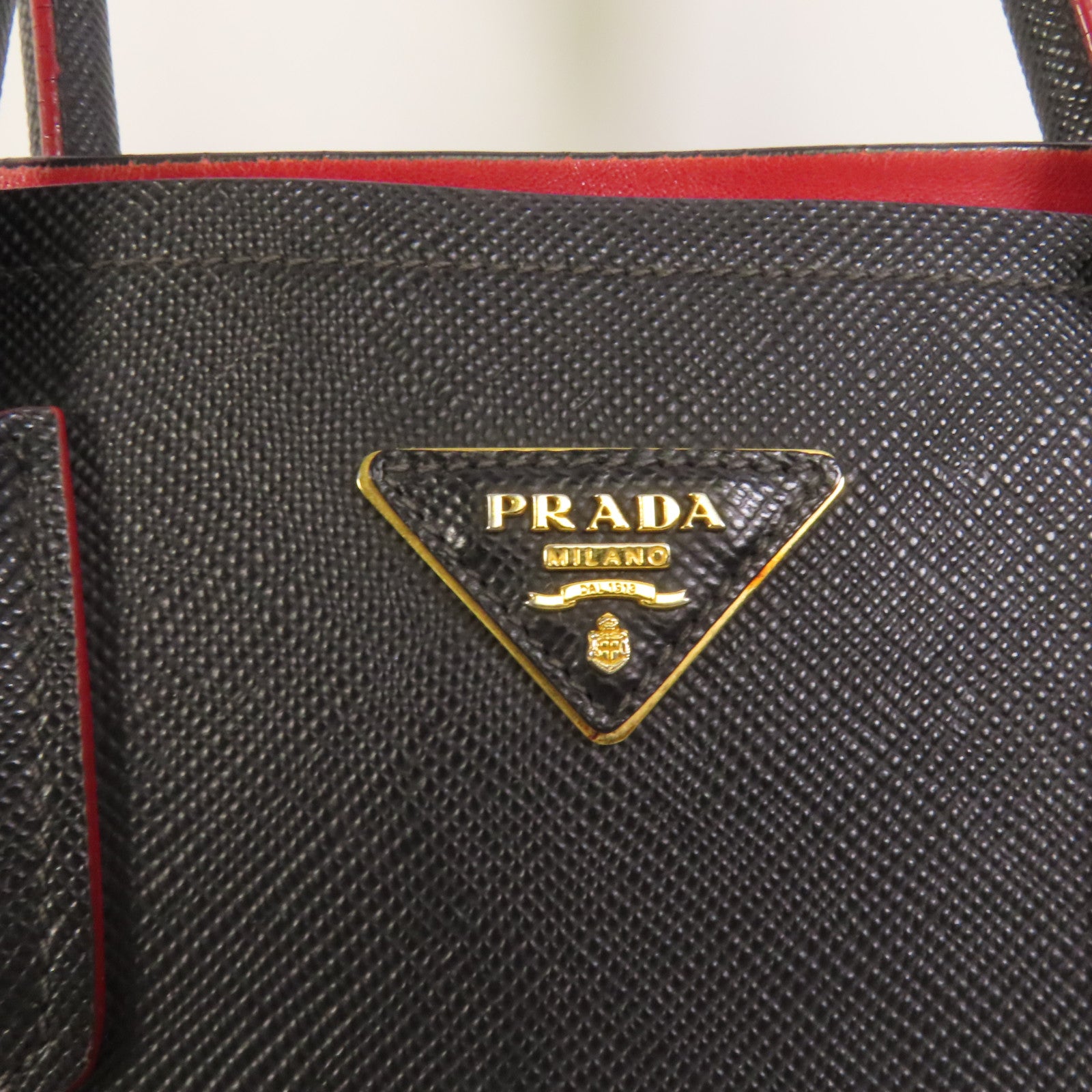 PRADA Saffiano皮革Handbag金扣手挽袋