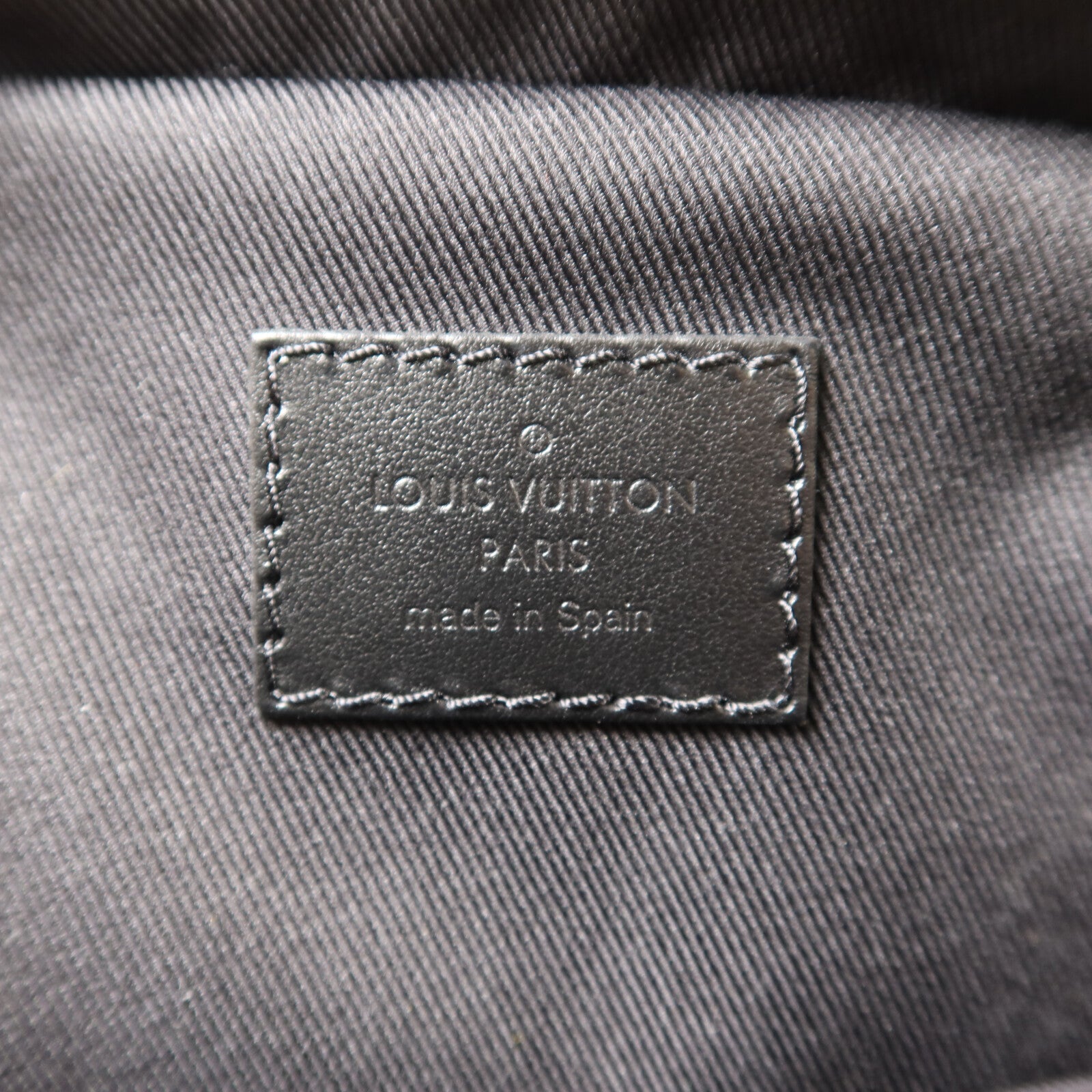 LOUIS VUITTON Monogram Eclipse Reverse Avenue Sling肩背袋