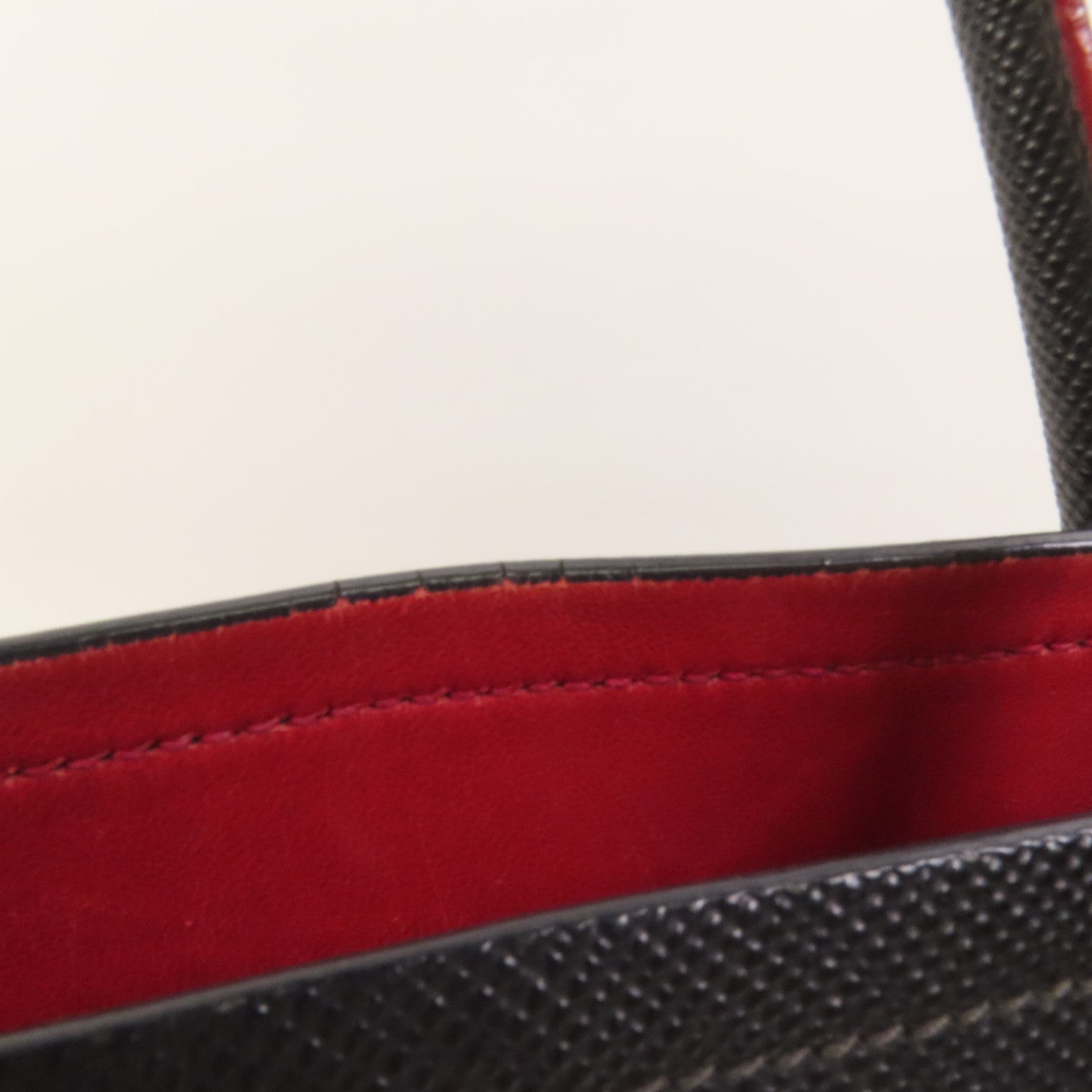 PRADA Saffiano皮革Handbag金扣手挽袋
