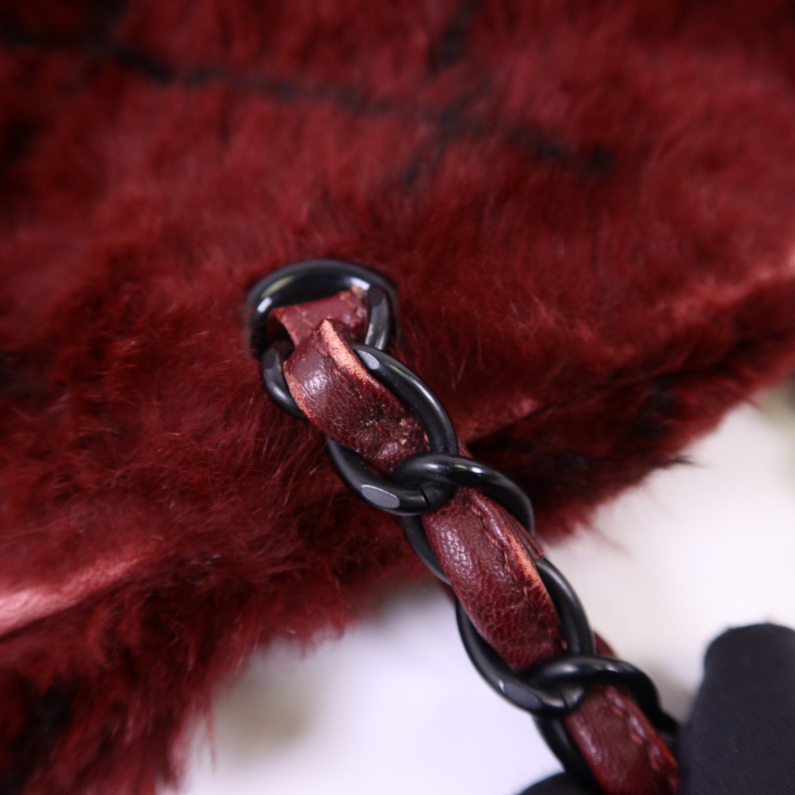 CHANEL 兔毛Shoulder Bag黑扣鏈帶肩背袋