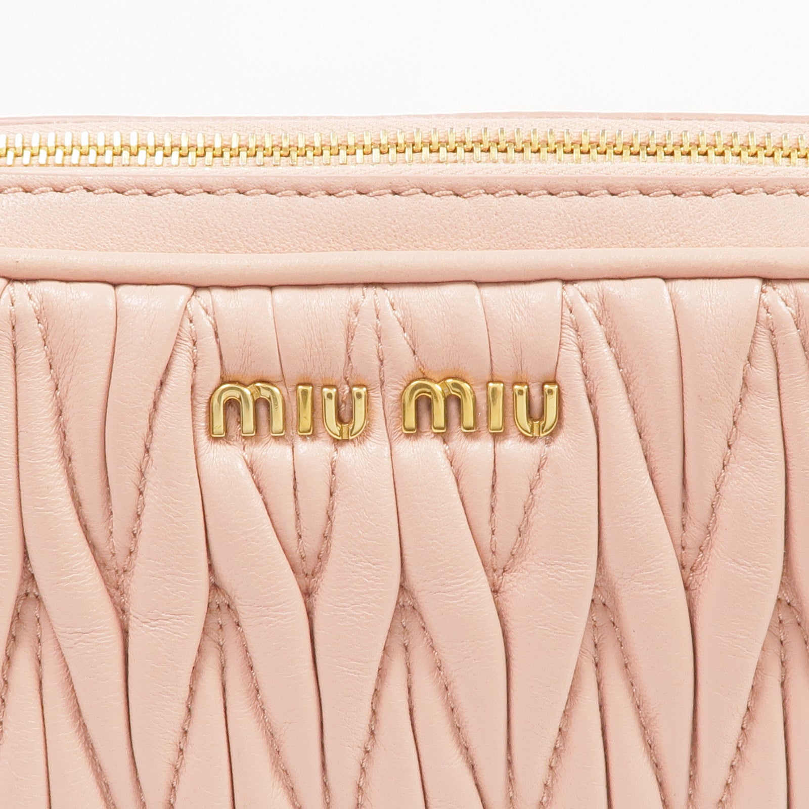 Miu Miu 羊皮皮革Matelasse Pouch金扣肩背袋