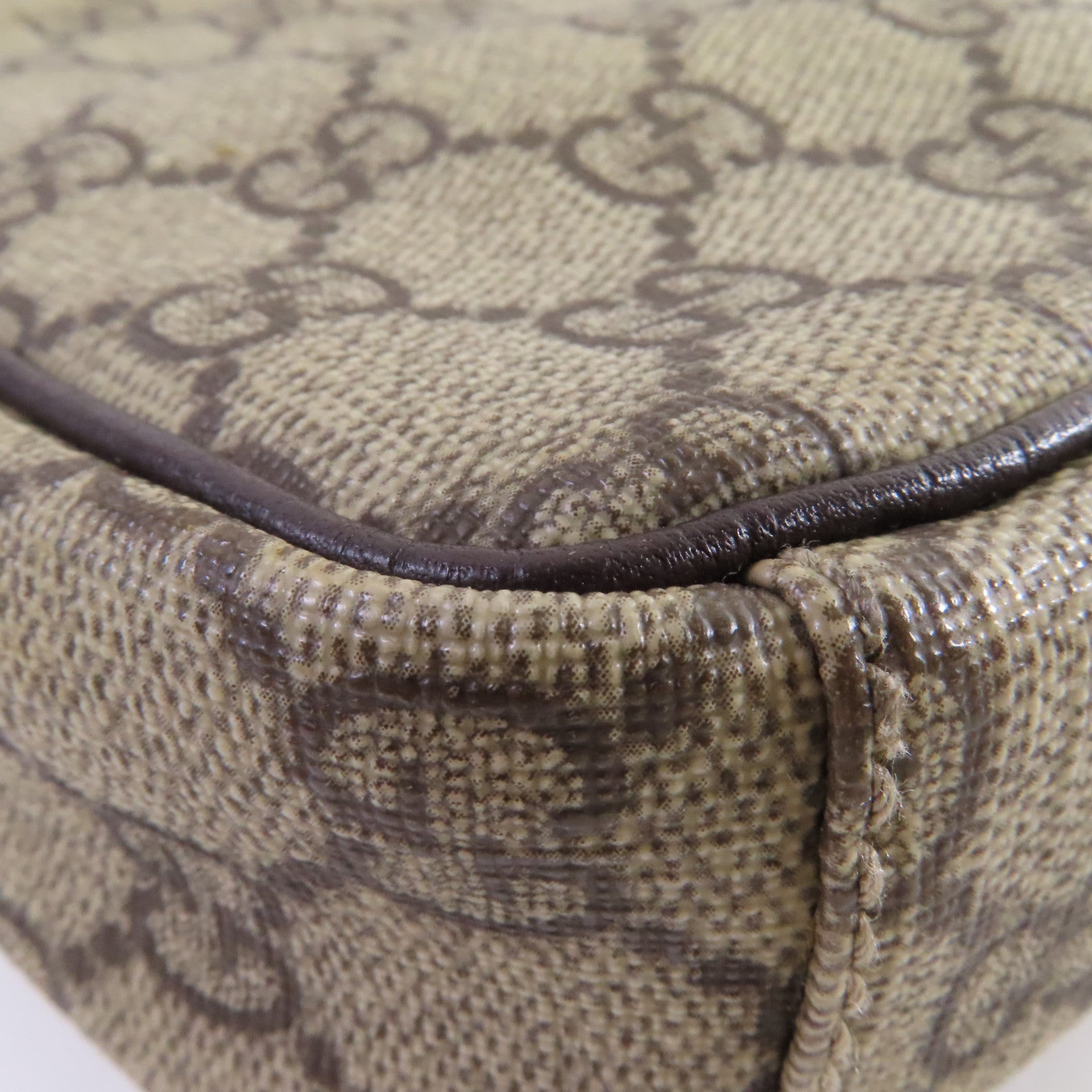 GUCCI 【清倉大減價】塗層帆布GG Supreme銀扣肩背袋啡色