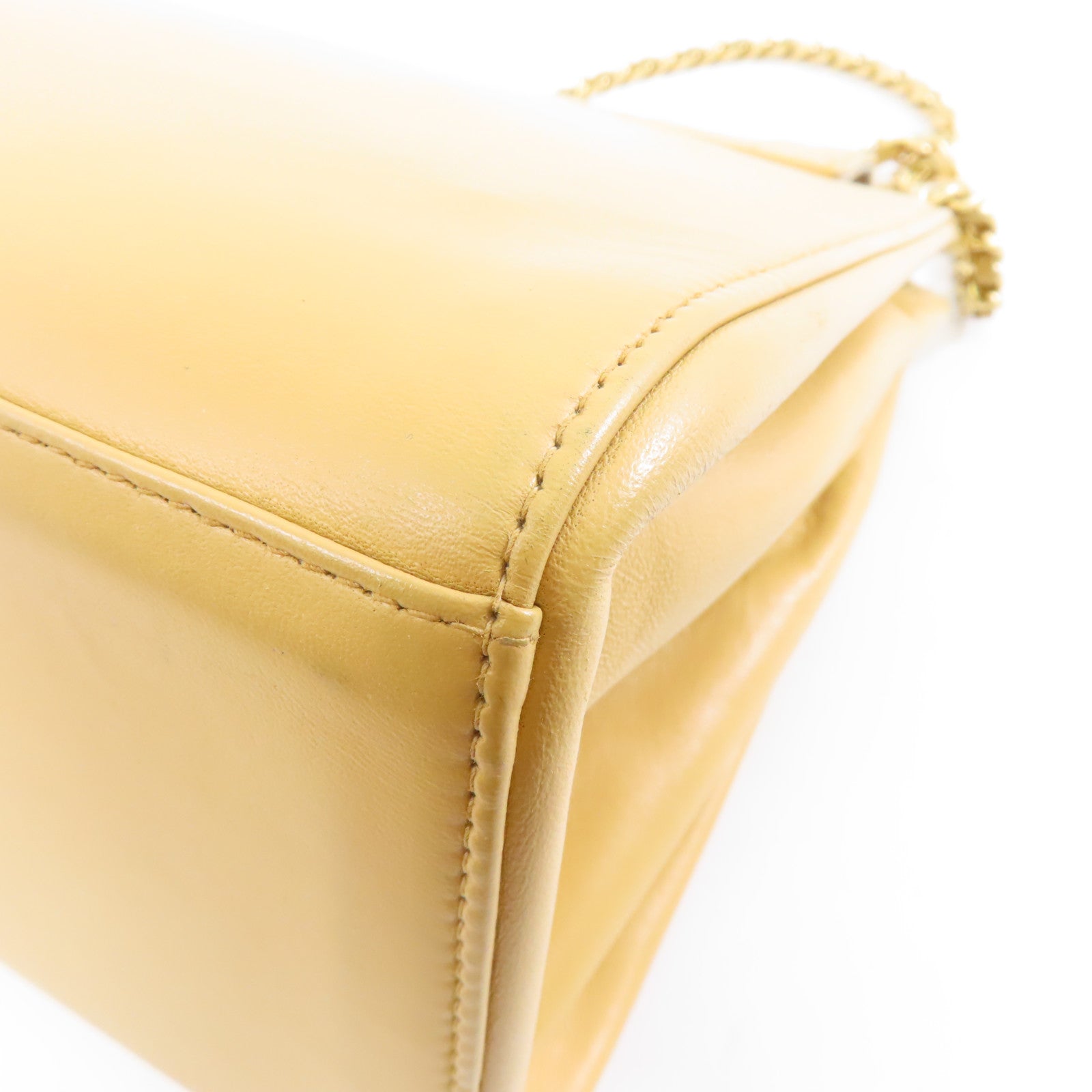 CHANEL 羊皮皮革Chain Shoulder金扣鏈帶肩背袋米色