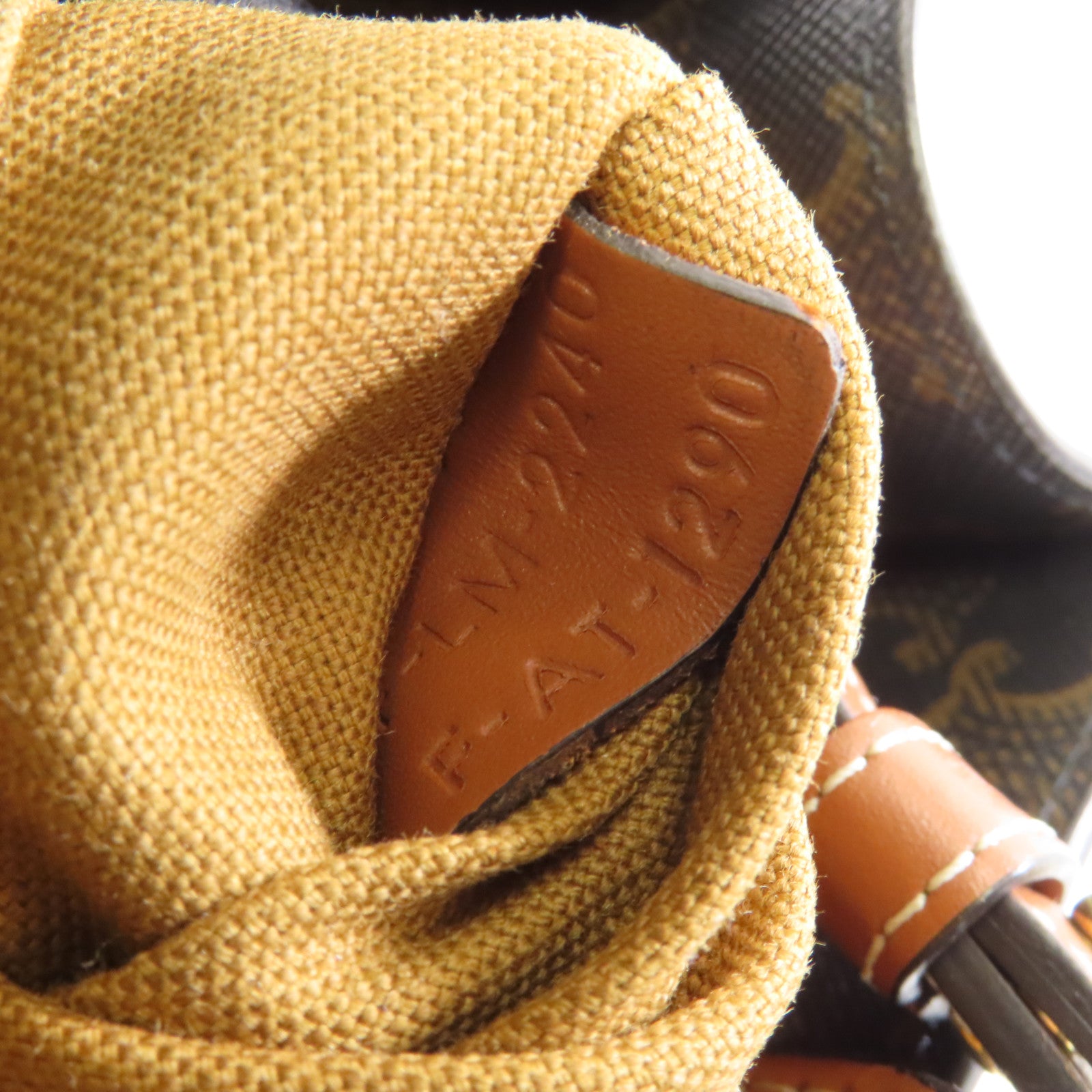 CELINE 塗層帆布Small Cabas Vertical Triomphe金扣肩背袋啡色