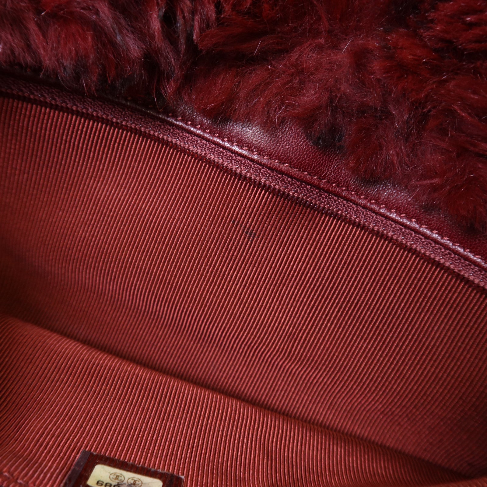 CHANEL 兔毛Shoulder Bag黑扣鏈帶肩背袋