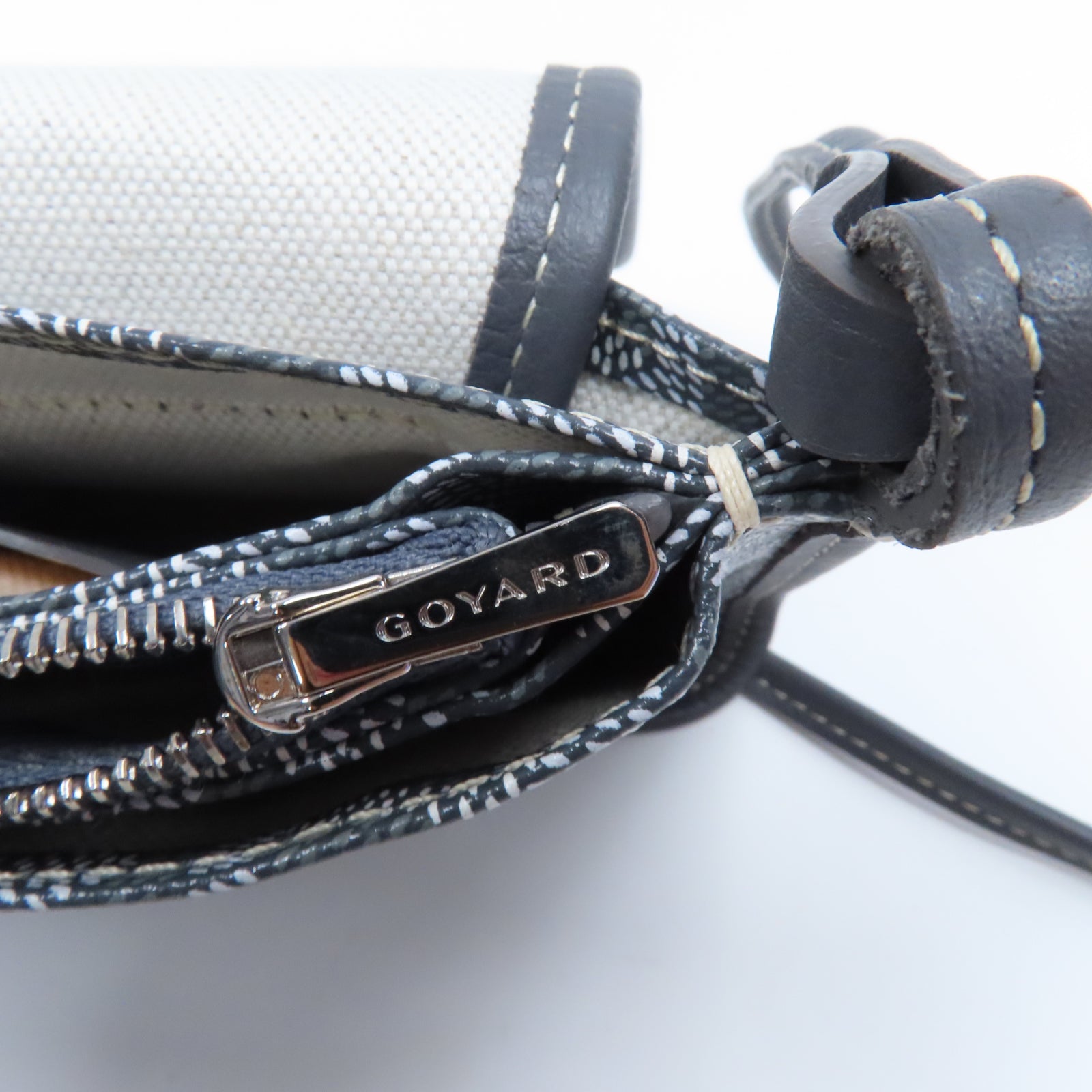 GOYARD 塗層帆布Plumet Pocket Wallet銀扣肩背袋灰色