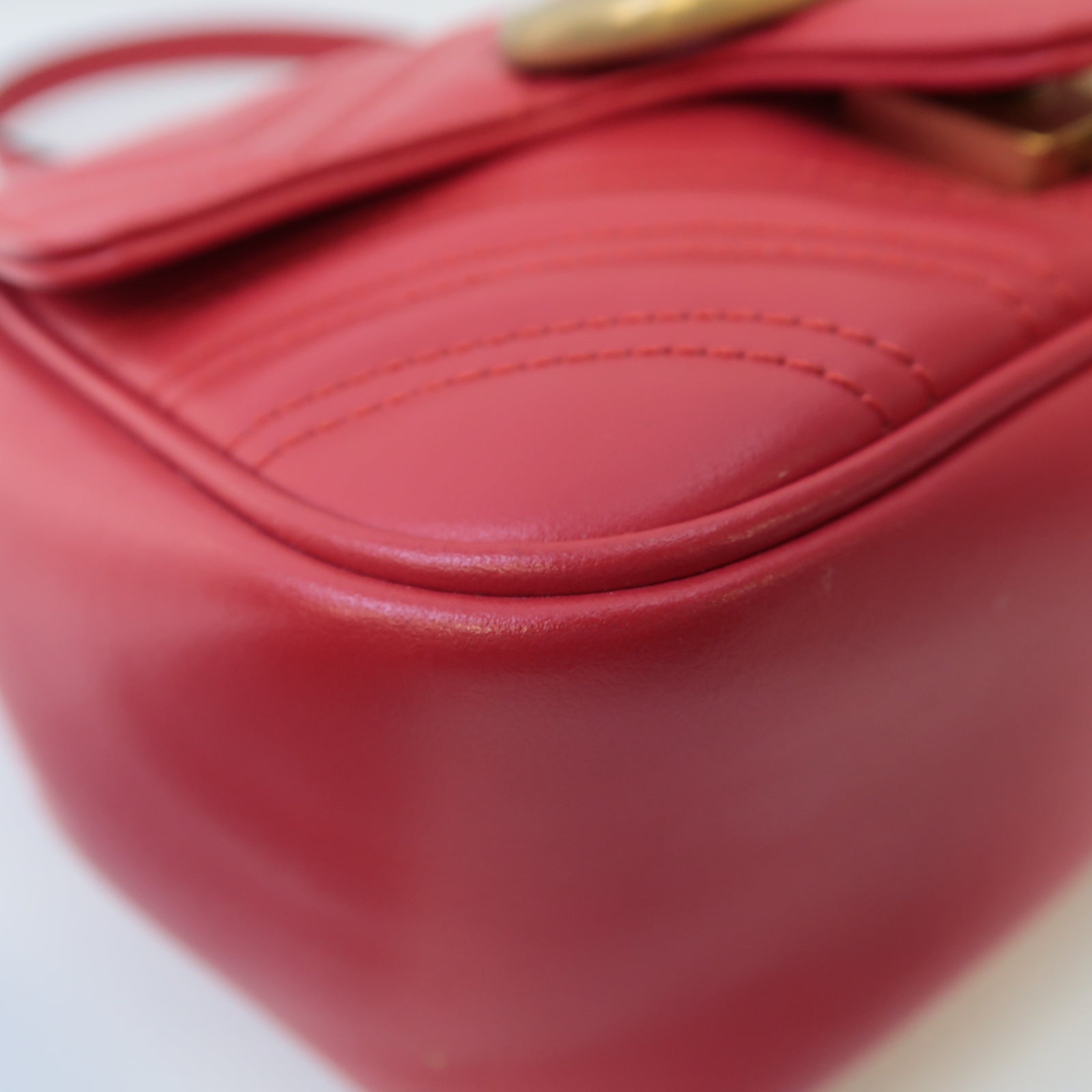 GUCCI **【激減優惠】牛皮皮革GG Marmont Shoulder Bag金扣鏈帶肩背袋紅色