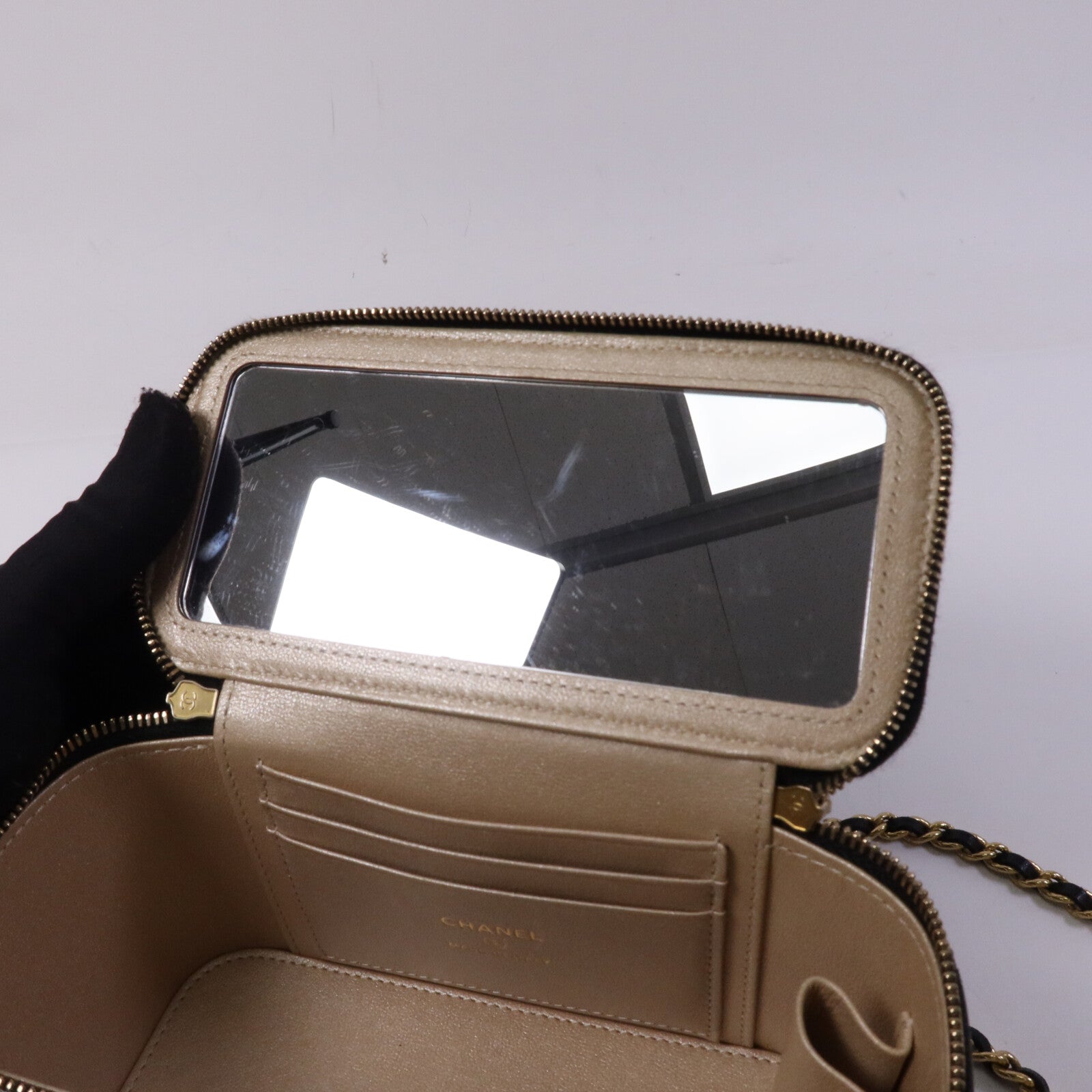 CHANEL 羊皮皮革Vanity Case金扣鏈帶肩背袋