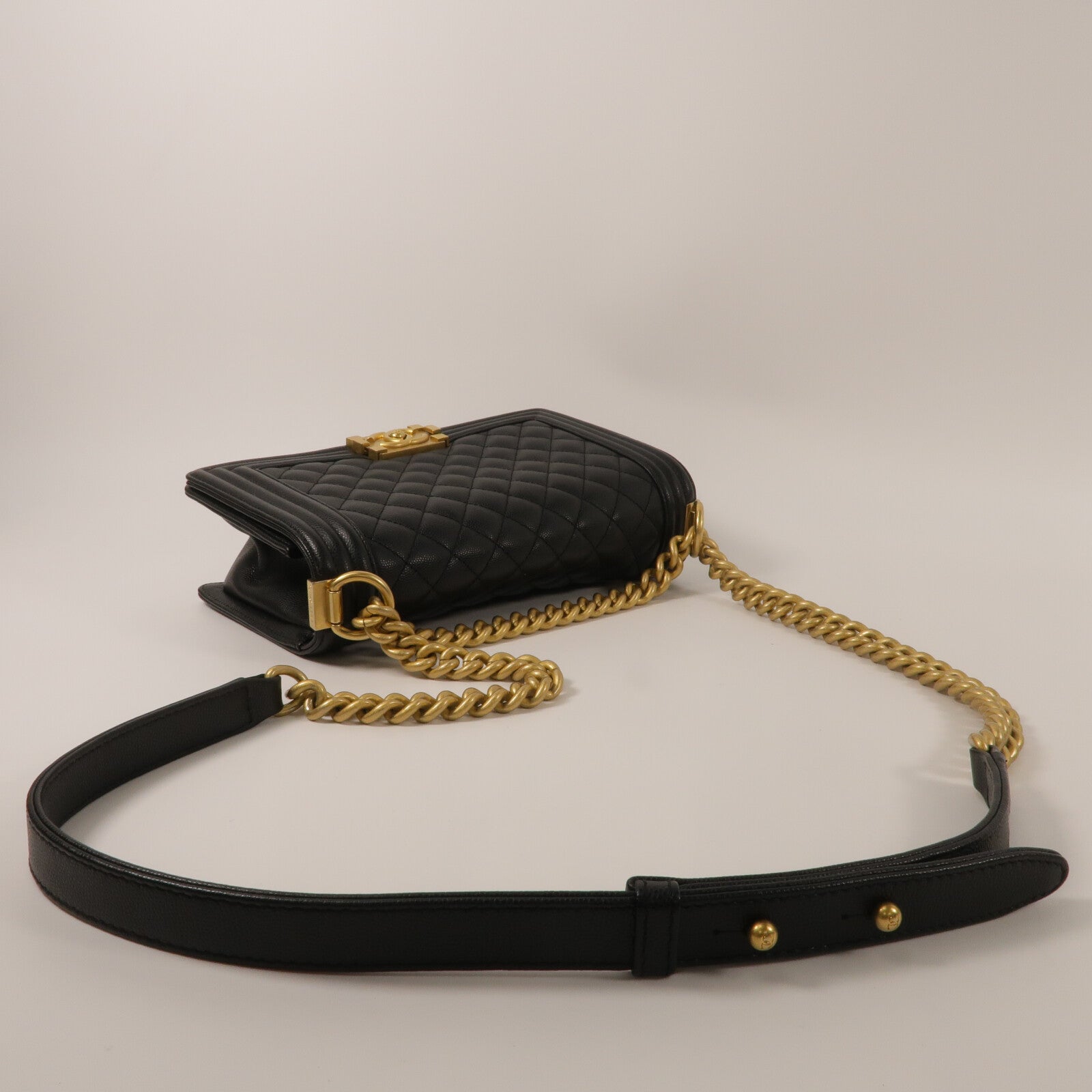 CHANEL 牛皮皮革Boy 25鏈帶肩背袋