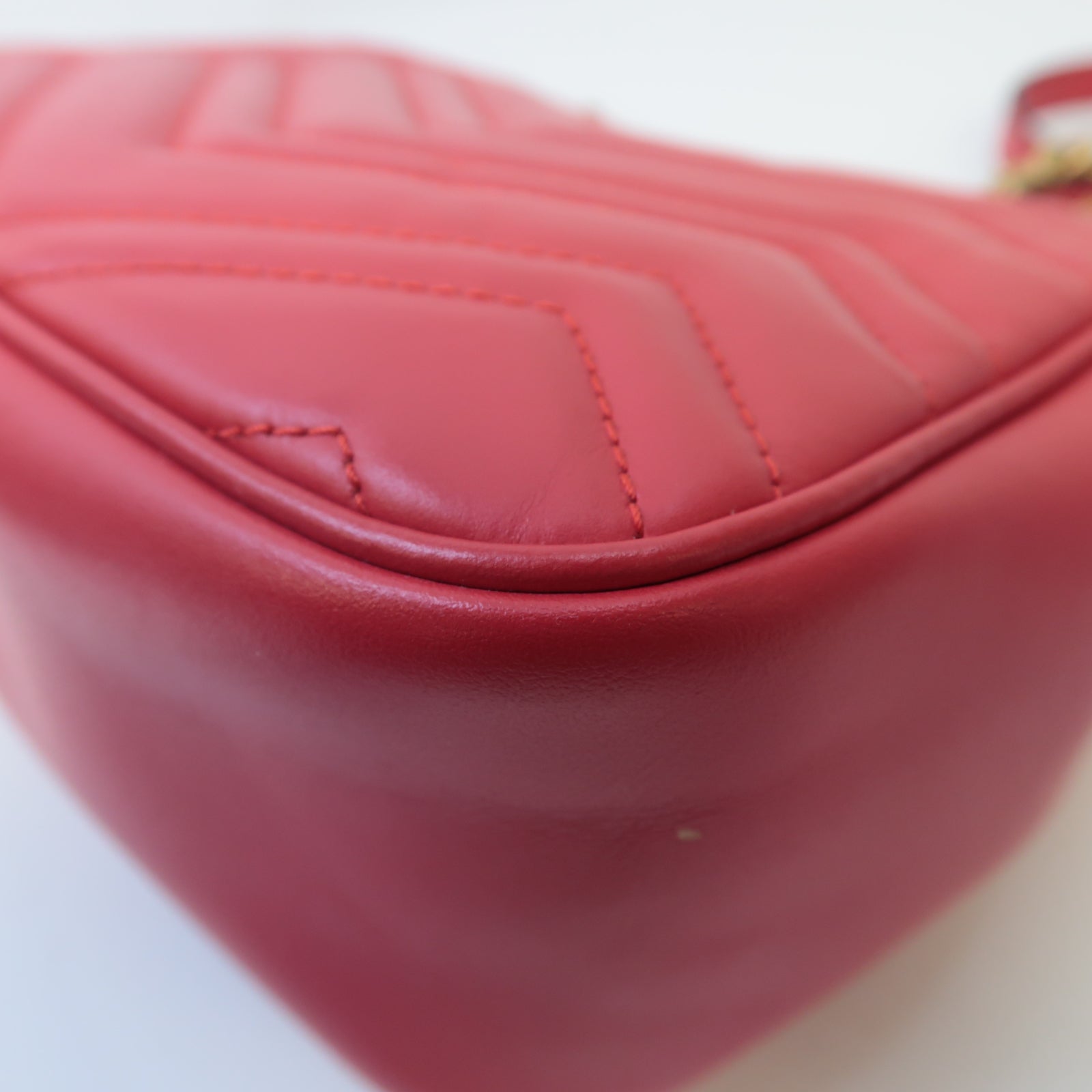 GUCCI **【激減優惠】牛皮皮革GG Marmont Shoulder Bag金扣鏈帶肩背袋紅色