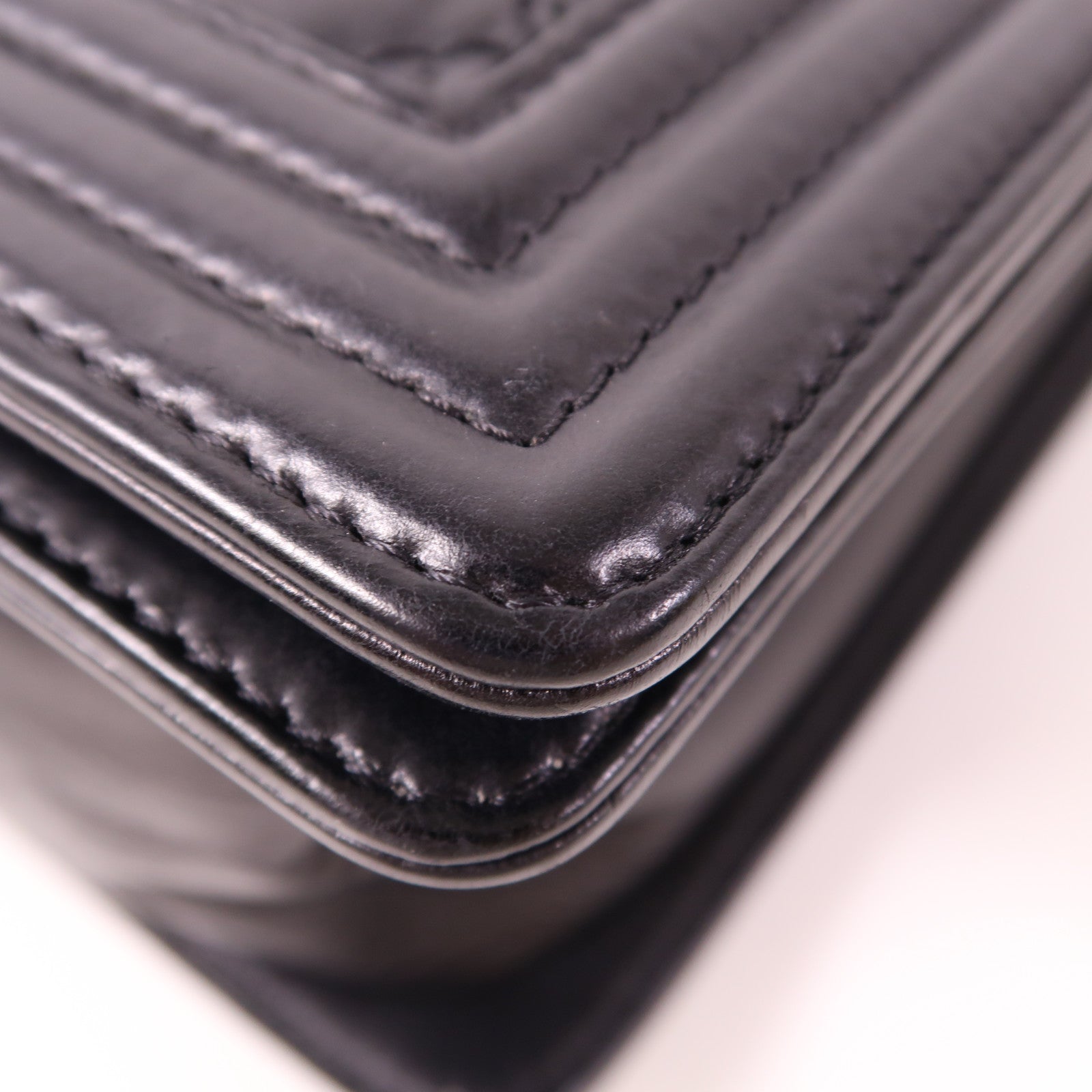 CHANEL 牛皮皮革Boy 30銀扣肩背袋