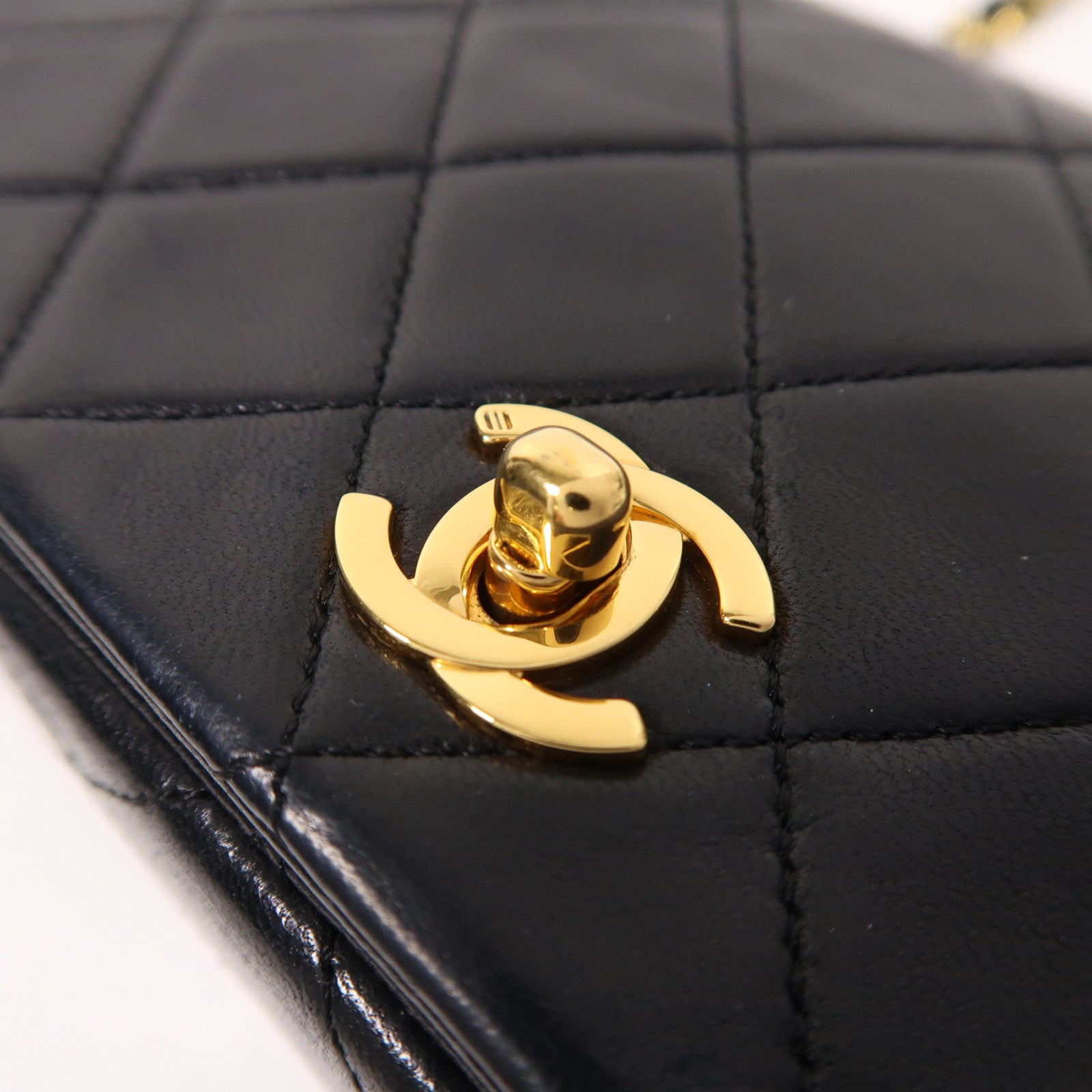 CHANEL 羊皮皮革Vintage Chain Shoulder金扣鏈帶肩背袋