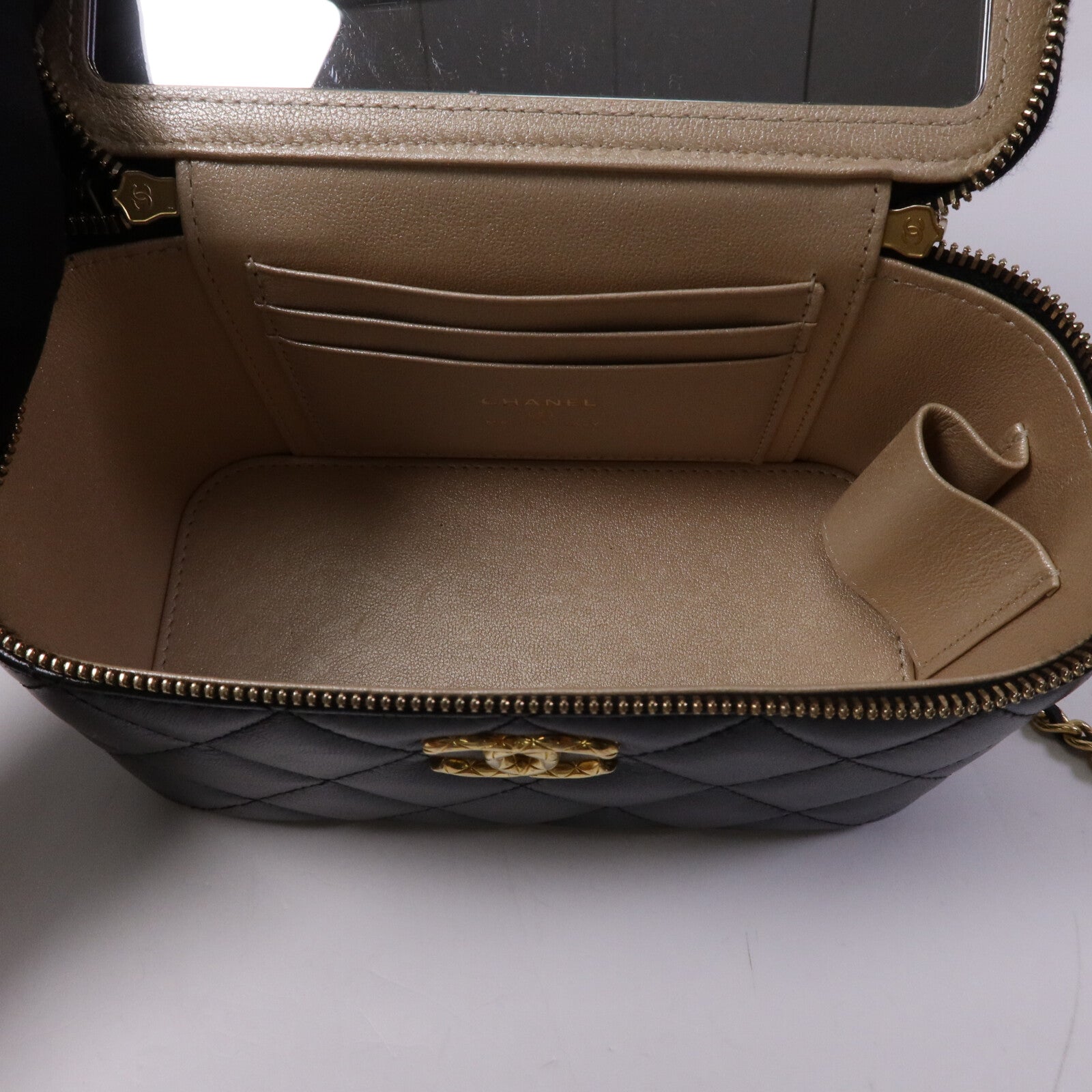 CHANEL 羊皮皮革Vanity Case金扣鏈帶肩背袋