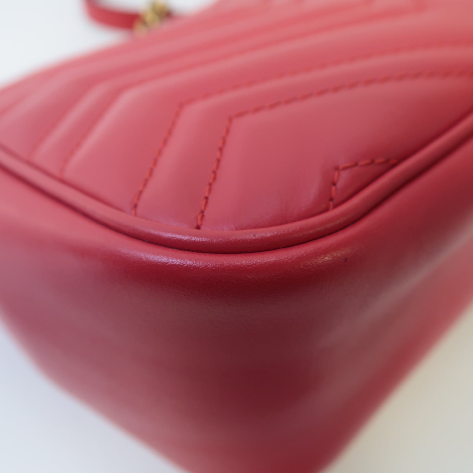 GUCCI **【激減優惠】牛皮皮革GG Marmont Shoulder Bag金扣鏈帶肩背袋紅色