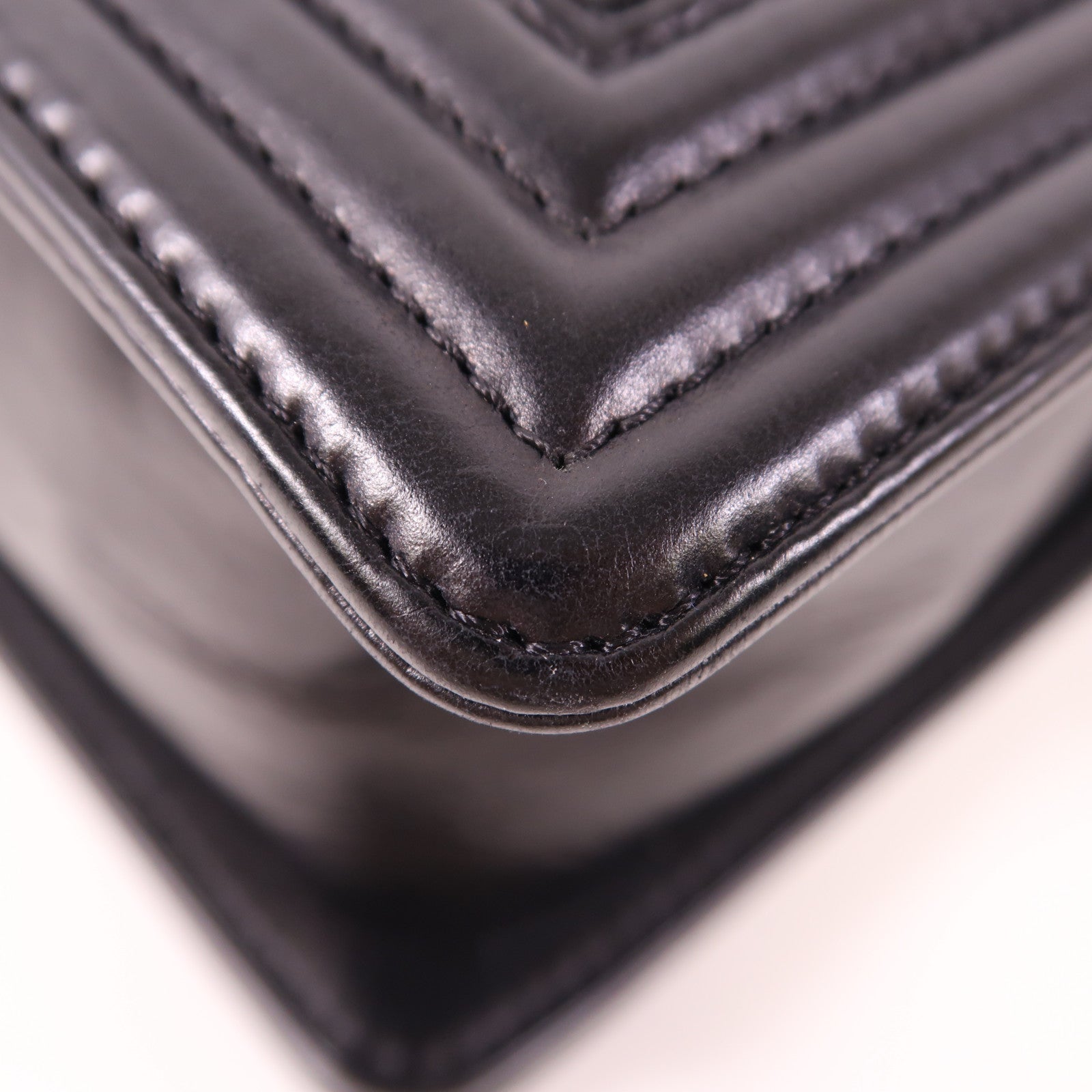 CHANEL 牛皮皮革Boy 30銀扣肩背袋