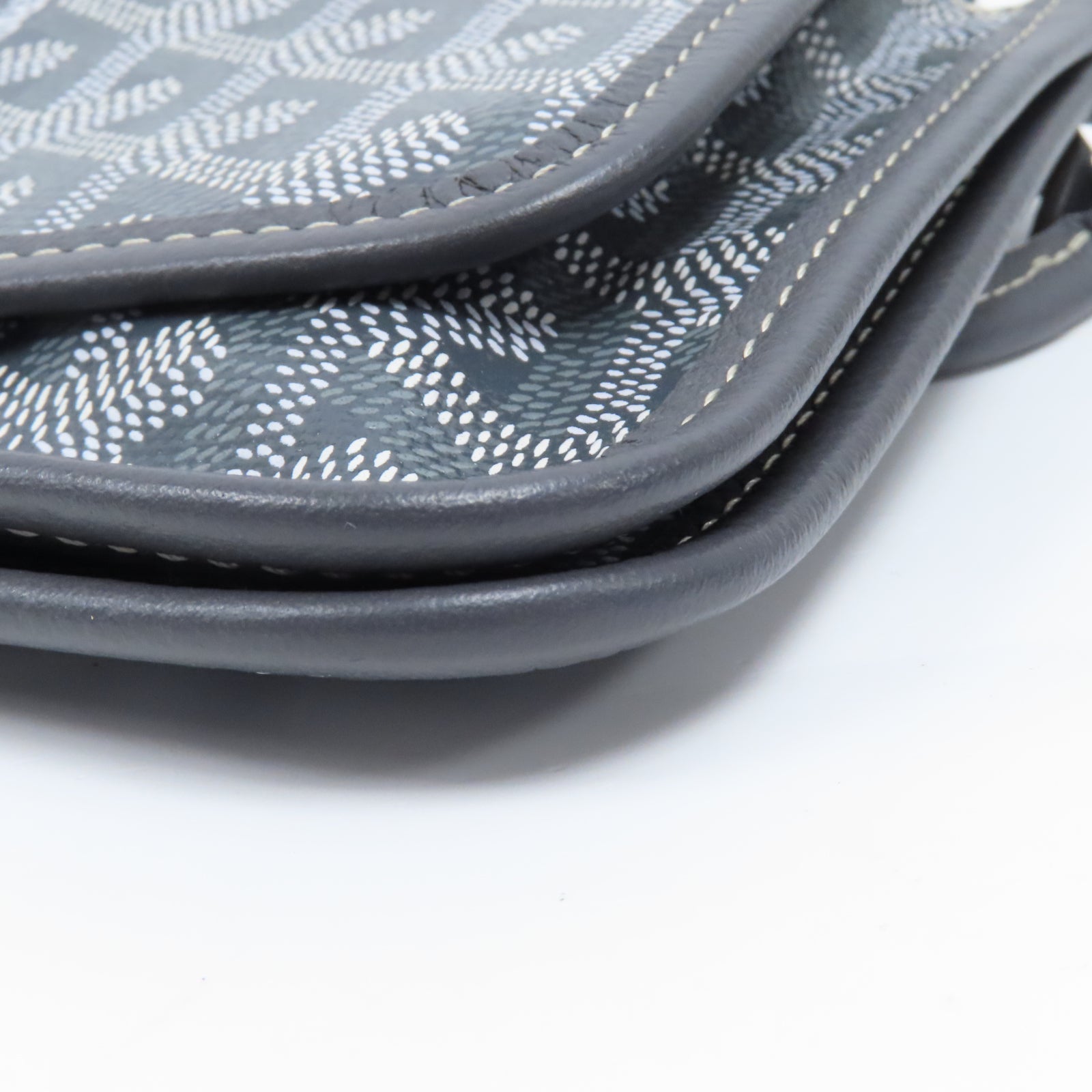 GOYARD 塗層帆布Plumet Pocket Wallet銀扣肩背袋灰色