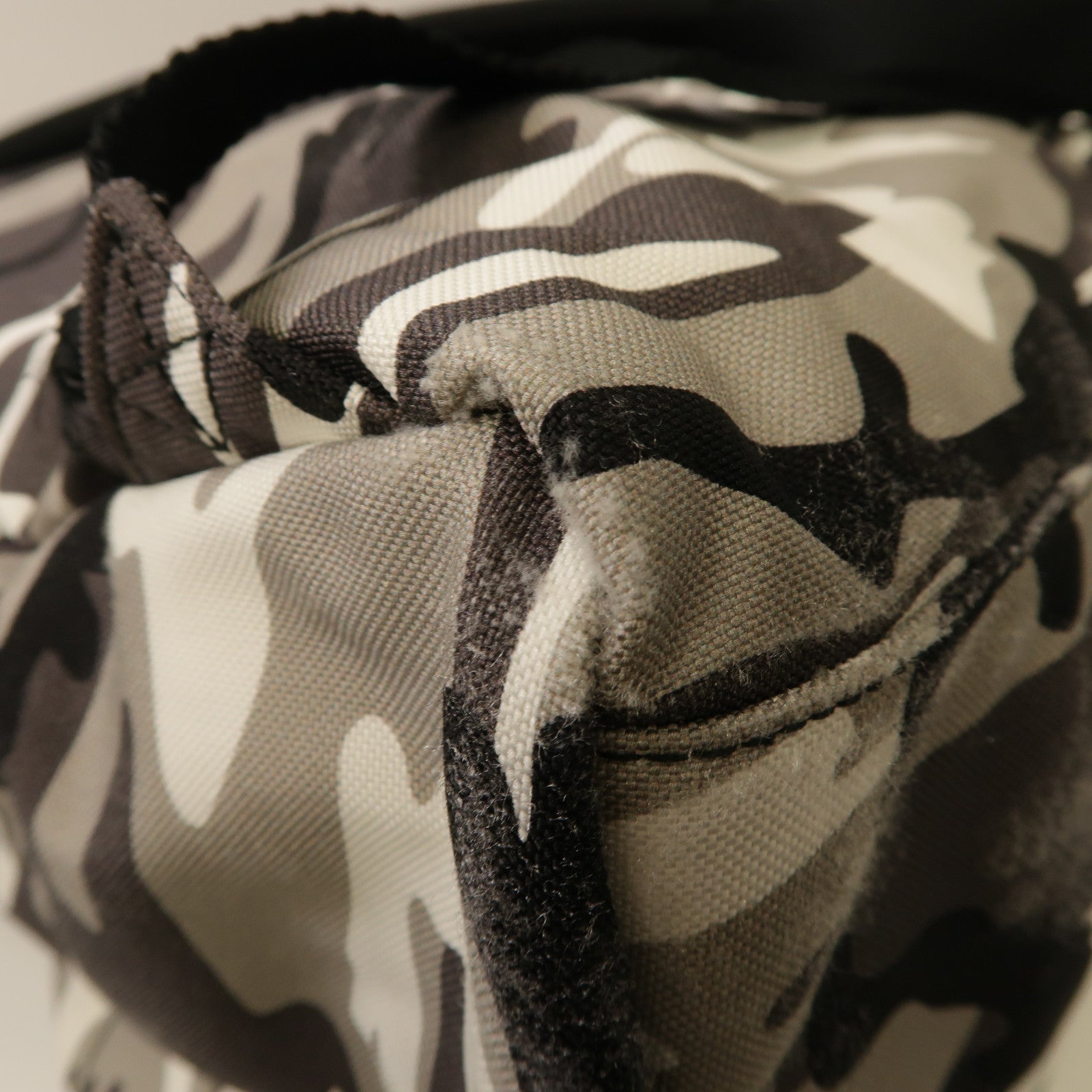 BALENCIAGA 尼龍Explorer Backpack背包黑色/白色