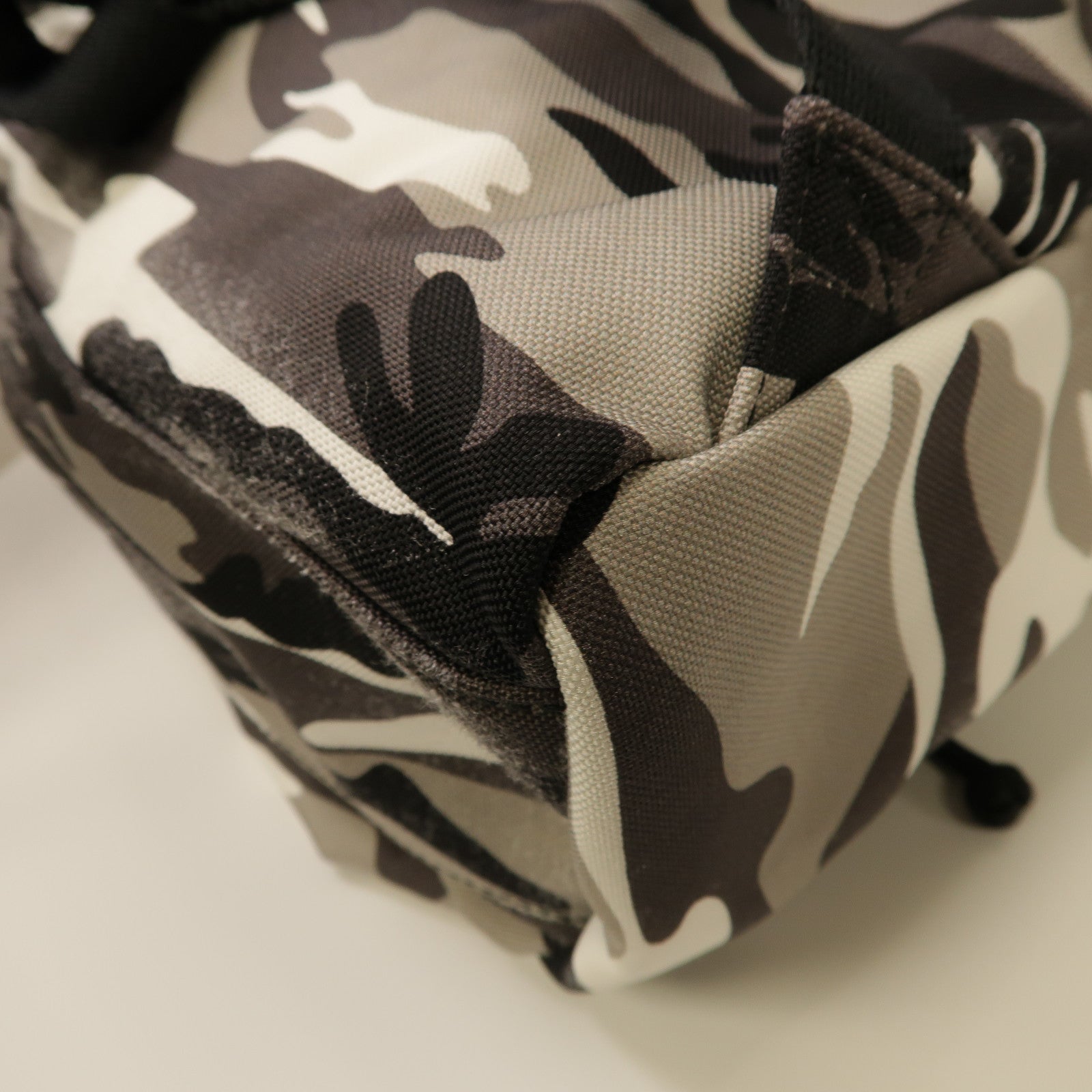 BALENCIAGA 尼龍Explorer Backpack背包黑色/白色