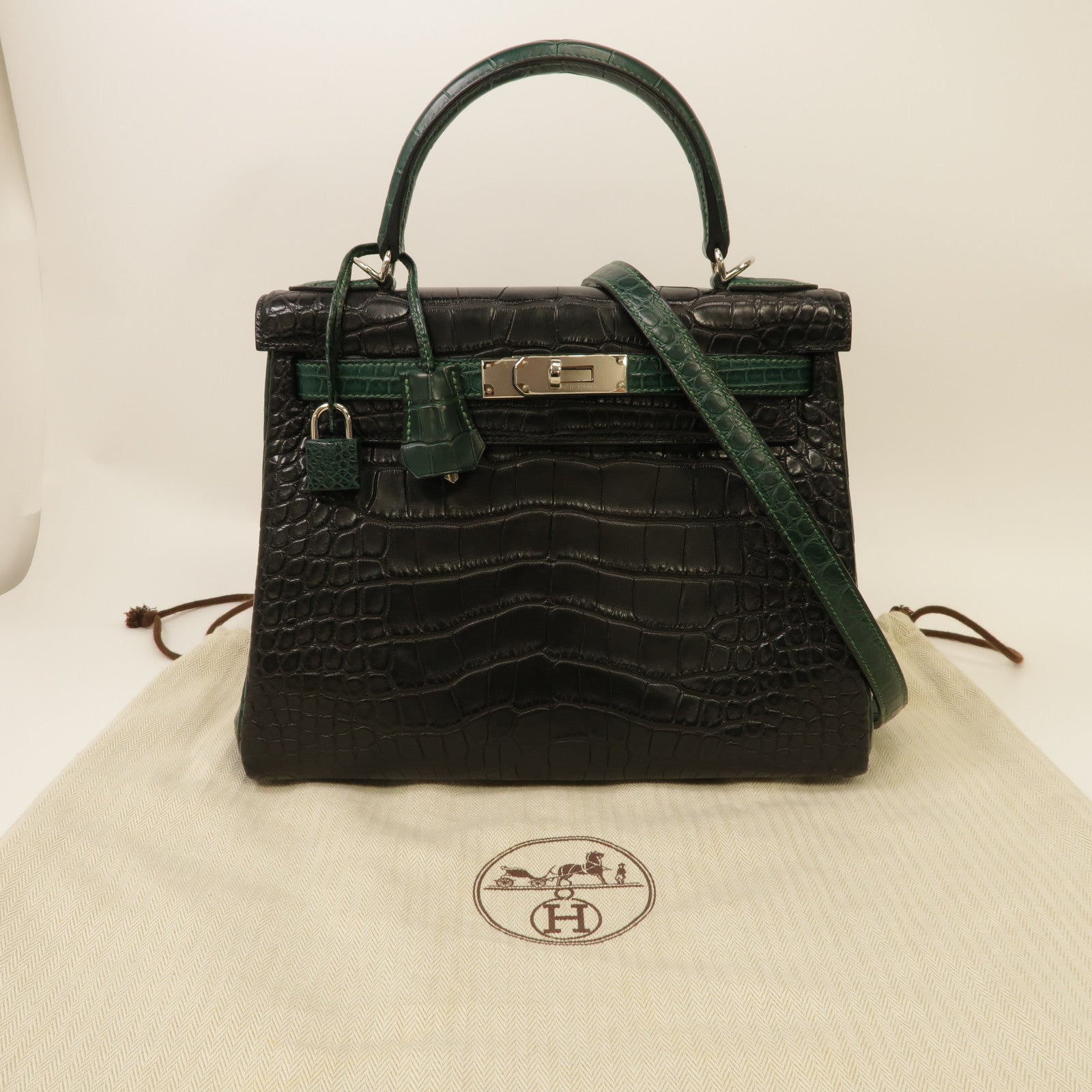 HERMES 【激減優惠】鱷魚皮革Kelly 28 (Special Order)銀扣手挽肩背兩用袋翡翠綠色/黑色