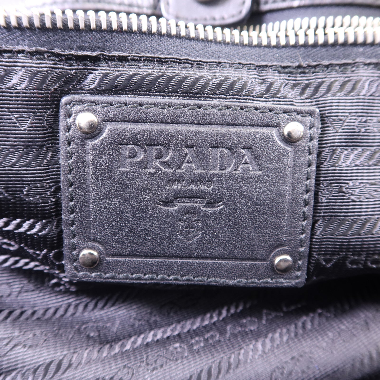 PRADA 牛皮皮革Shoulder Bag銀扣肩背袋