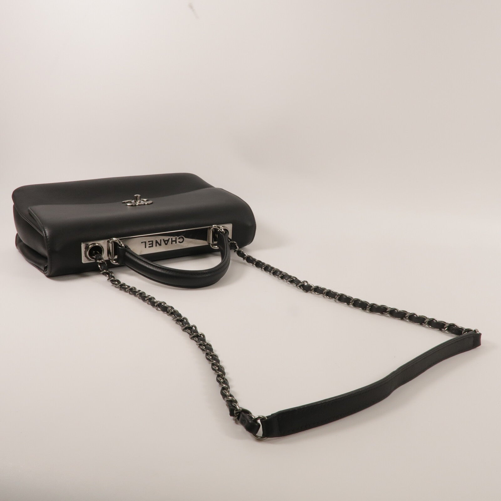 CHANEL 牛皮皮革Trendy CC Medium鏈帶手挽肩背兩用袋
