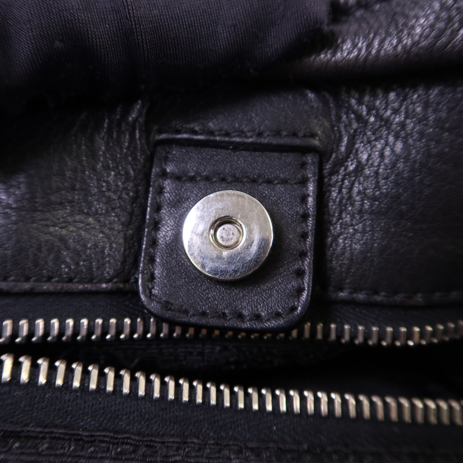 PRADA 牛皮皮革Shoulder Bag銀扣肩背袋