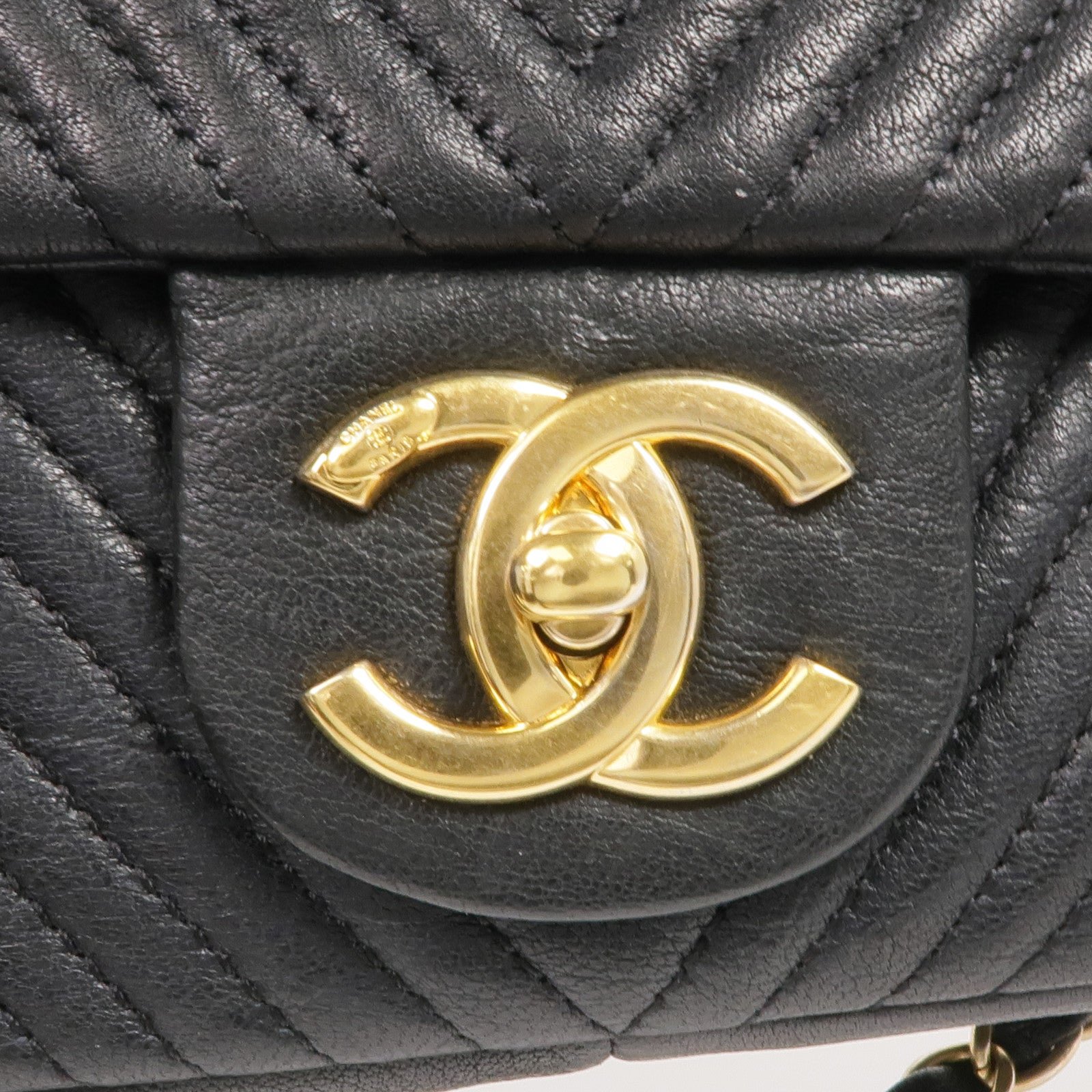 CHANEL 牛皮皮革Chain Shoulder金扣鏈帶肩背袋