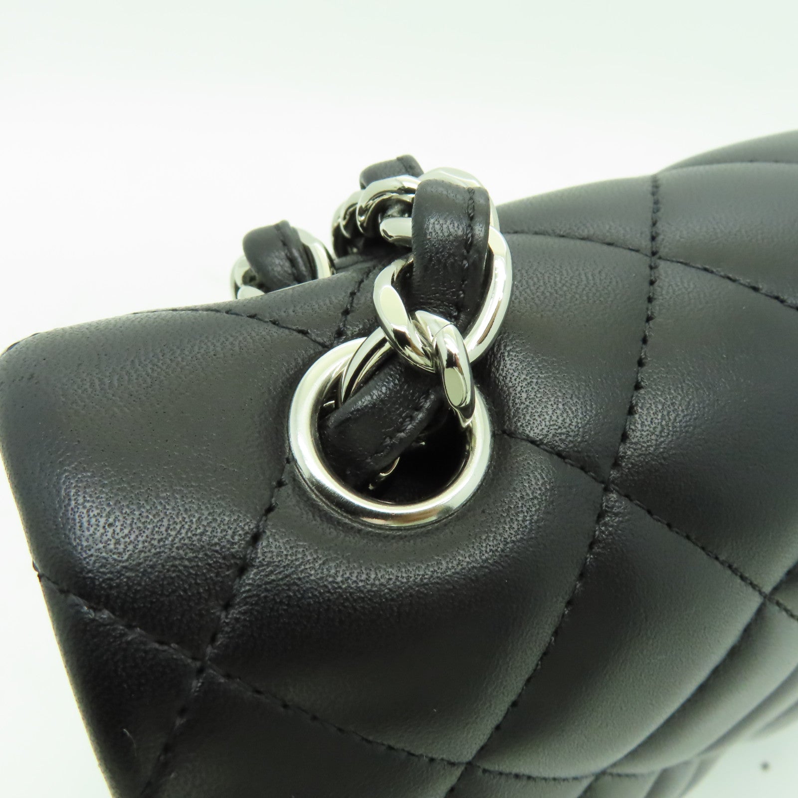 CHANEL 菱格羊皮皮革Classic Flap 30銀扣鏈帶肩背袋黒色