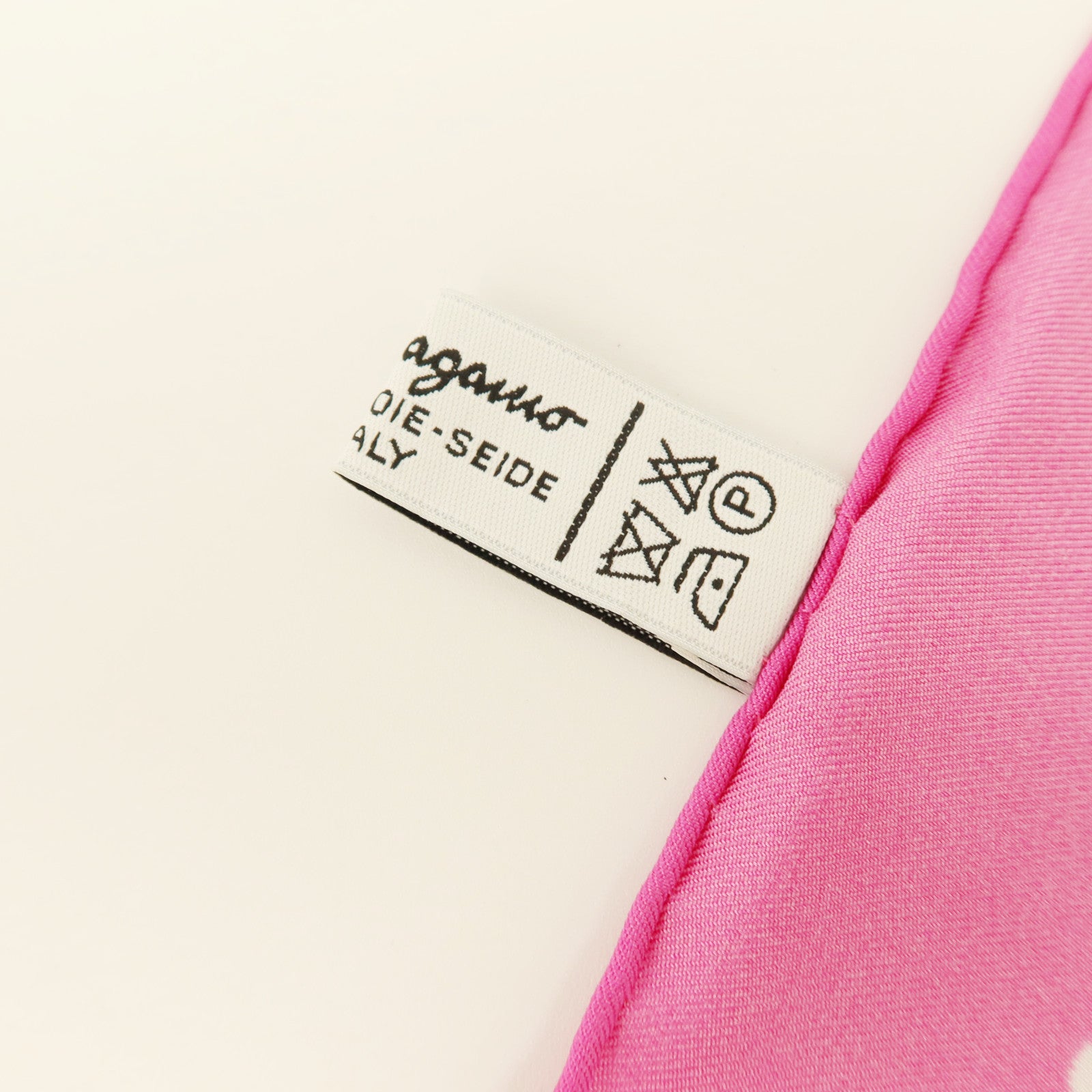 Salvatore Ferragamo 絲質Scarf 87x87cm絲巾