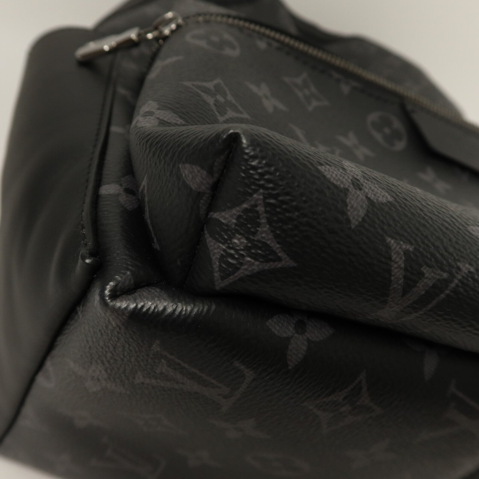 LOUIS VUITTON Monogram Eclipse Discovery PM背包