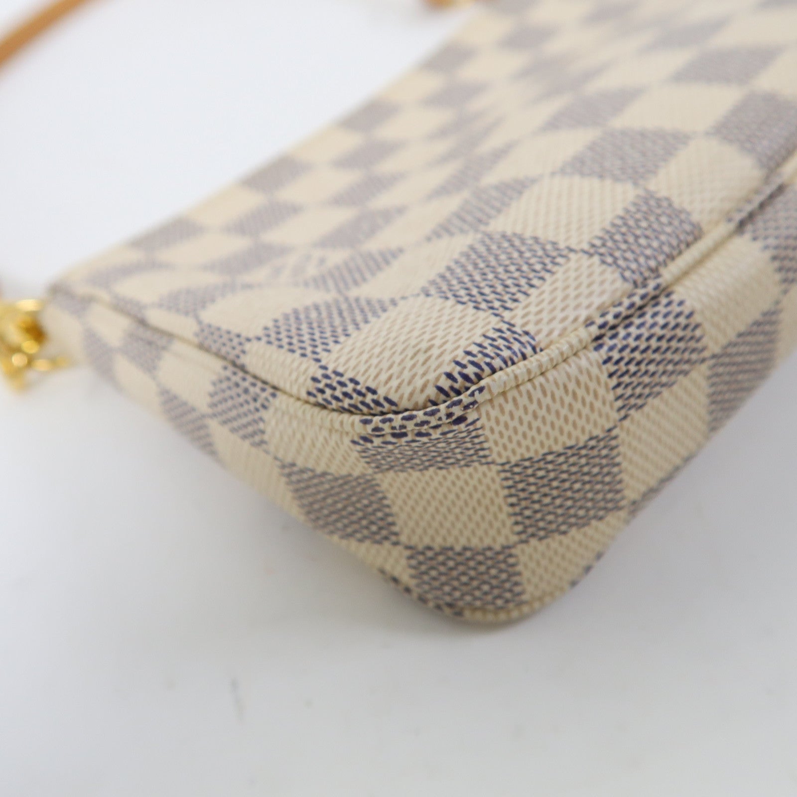 LOUIS VUITTON Damier Azur Pochette Accessoires金扣肩背袋白色
