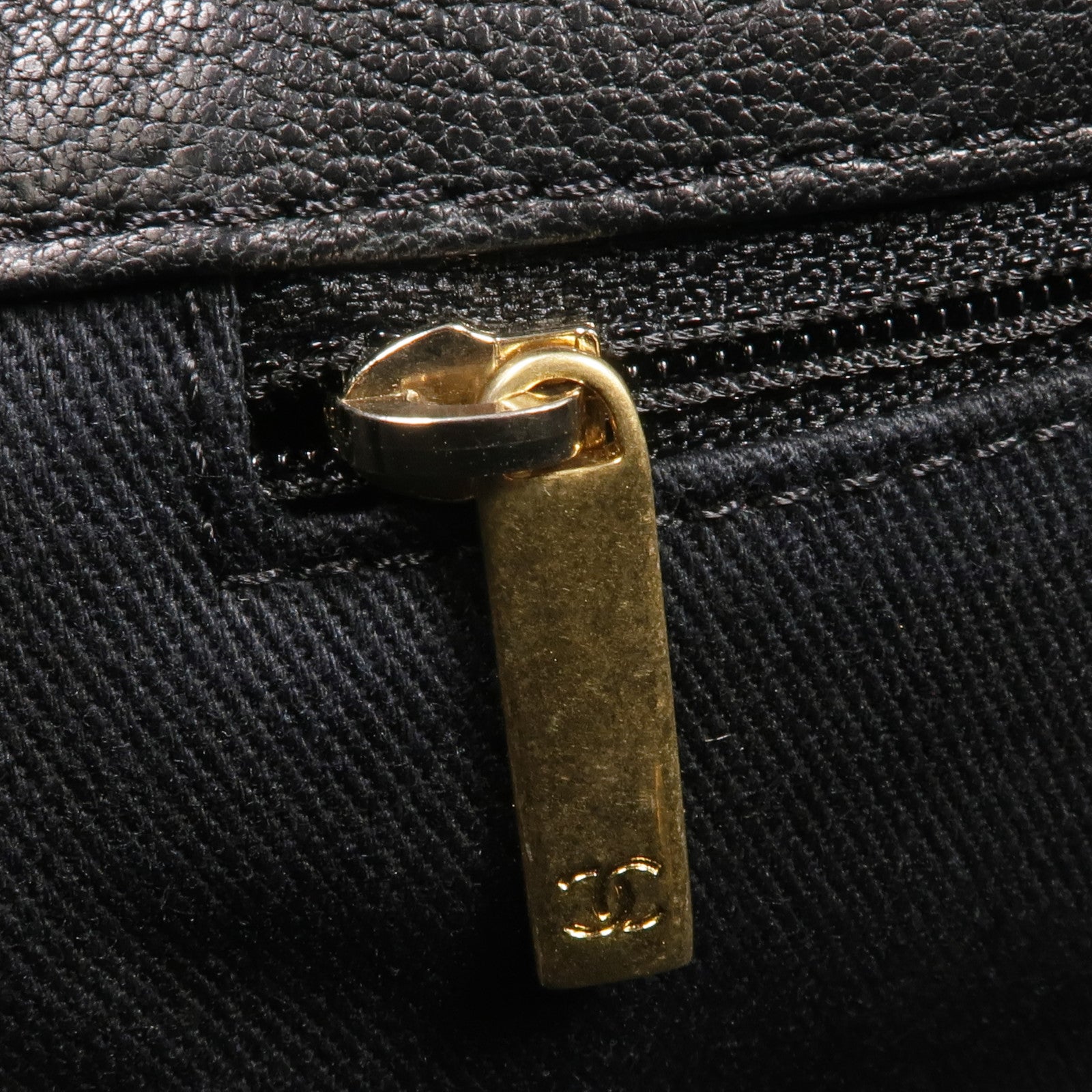 CHANEL 牛皮皮革Chain Shoulder金扣鏈帶肩背袋