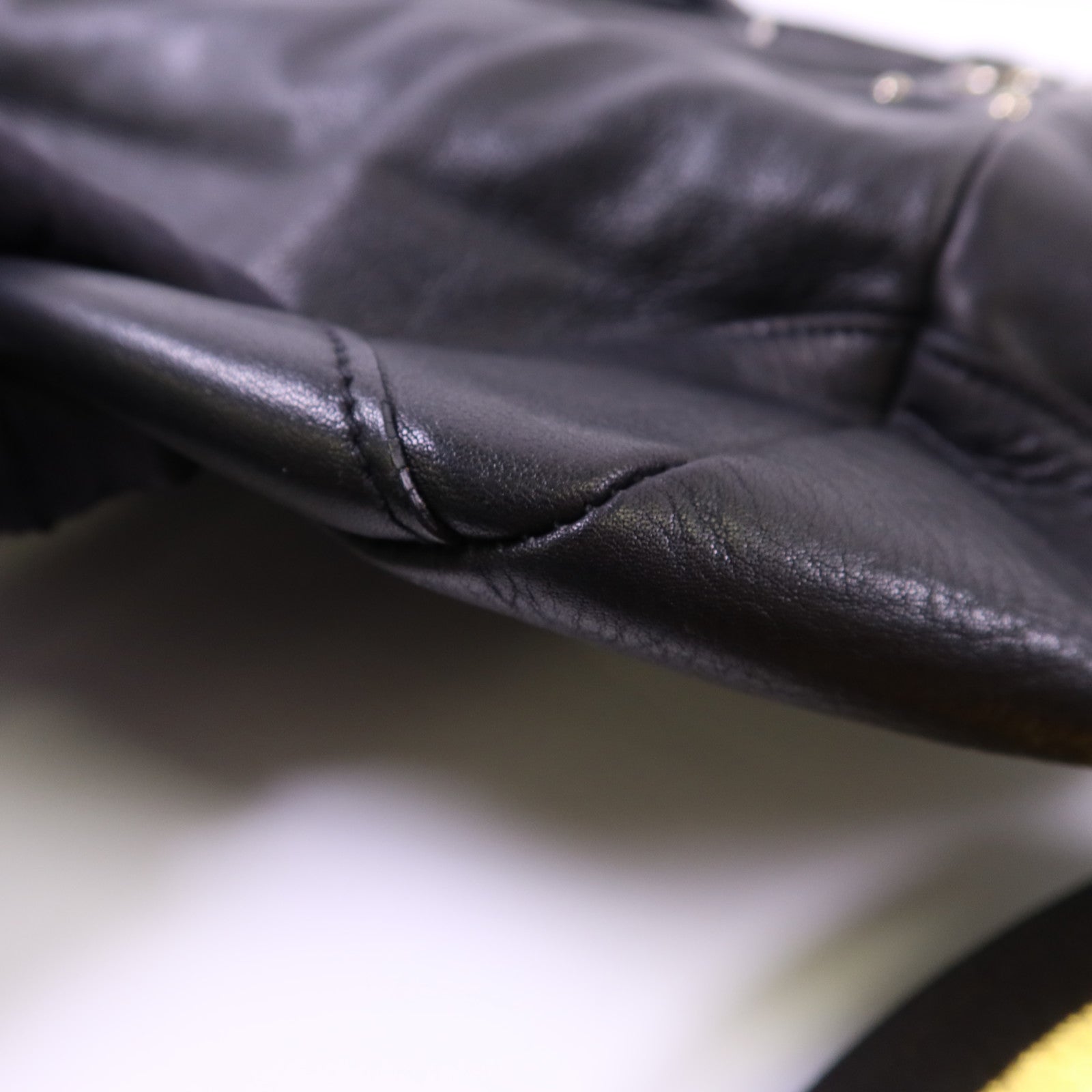 PRADA 牛皮皮革Shoulder Bag銀扣肩背袋