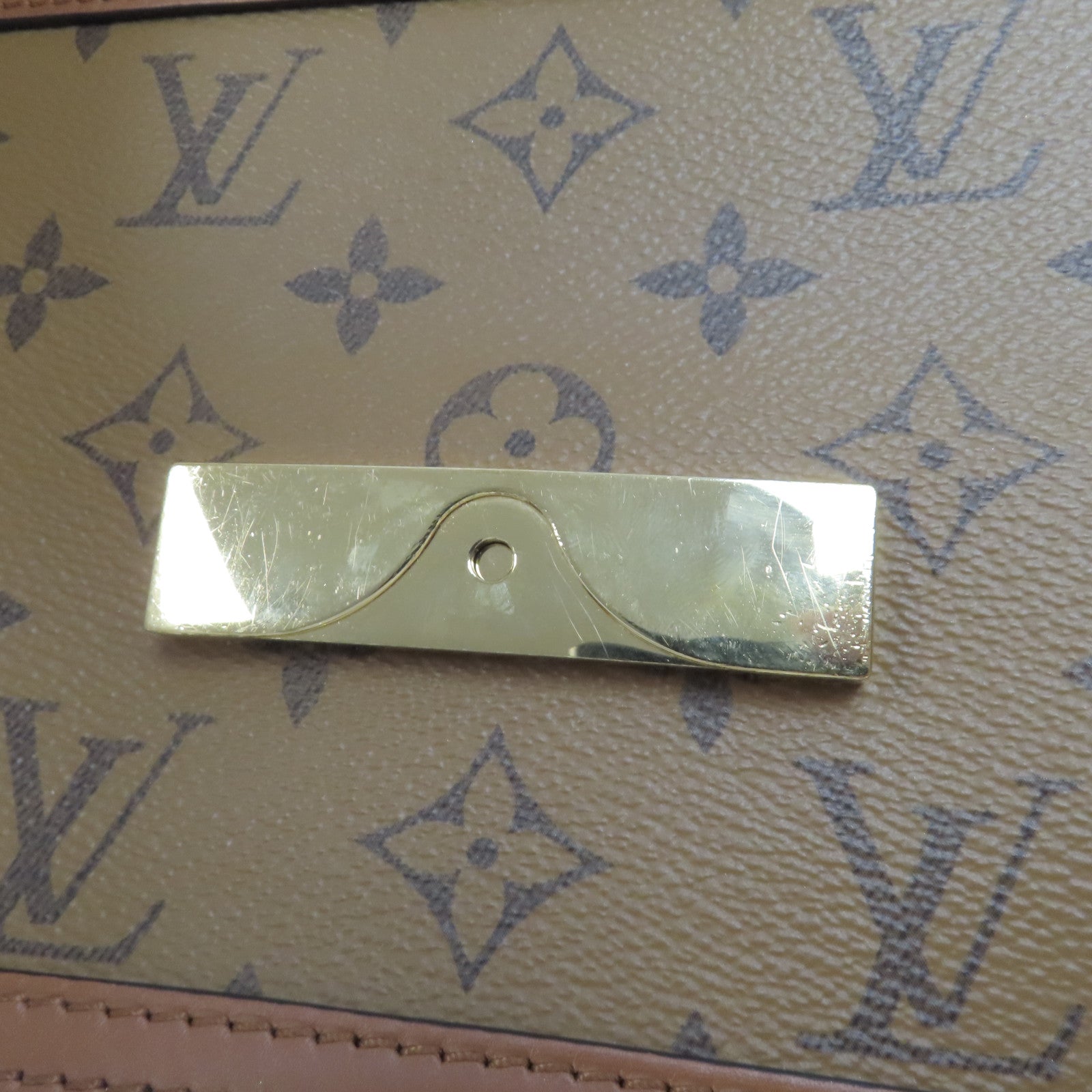 LOUIS VUITTON Monogram Reverse Mini Dauphine金扣肩背袋啡色