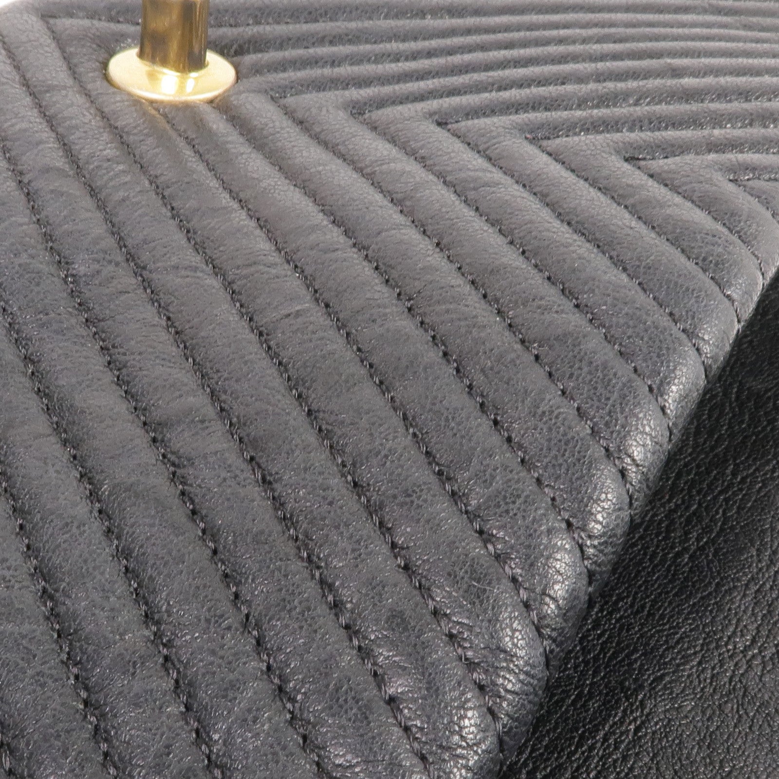 CHANEL 牛皮皮革Chain Shoulder金扣鏈帶肩背袋