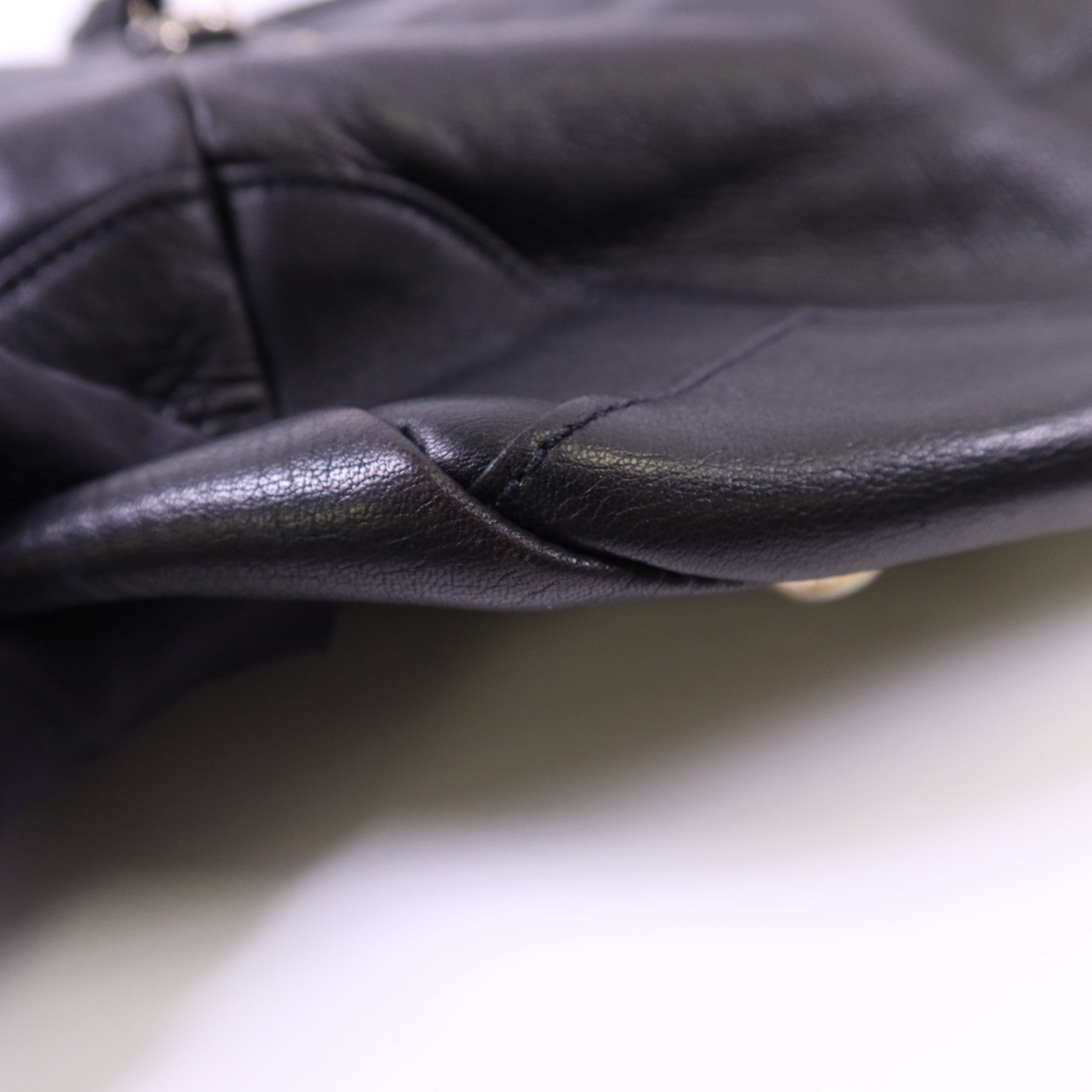 PRADA 牛皮皮革Shoulder Bag銀扣肩背袋