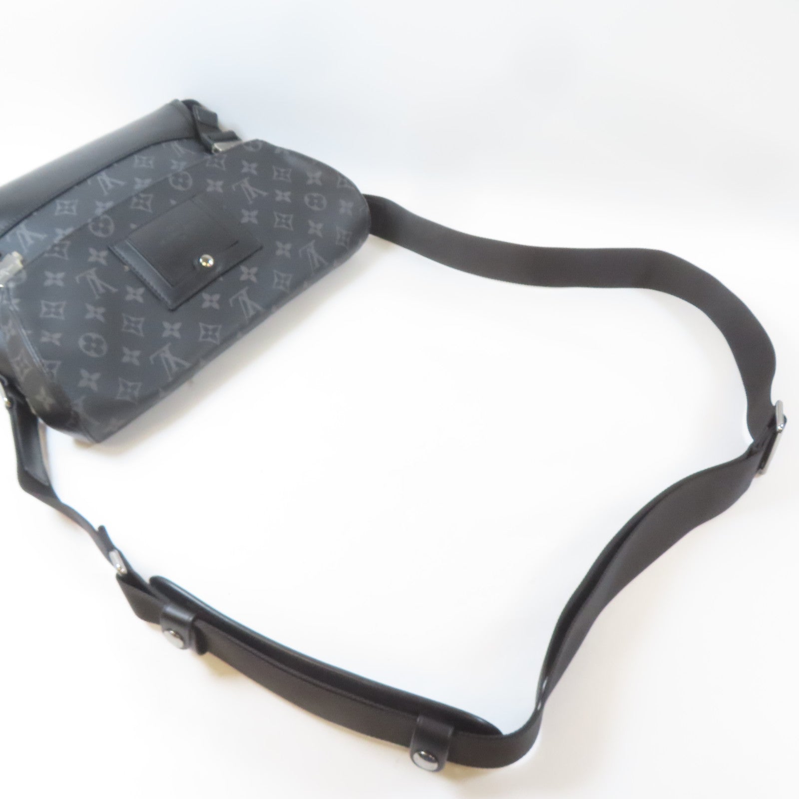 LOUIS VUITTON Monogram Eclipse Messenger PM Voyager銀扣肩背袋黑色
