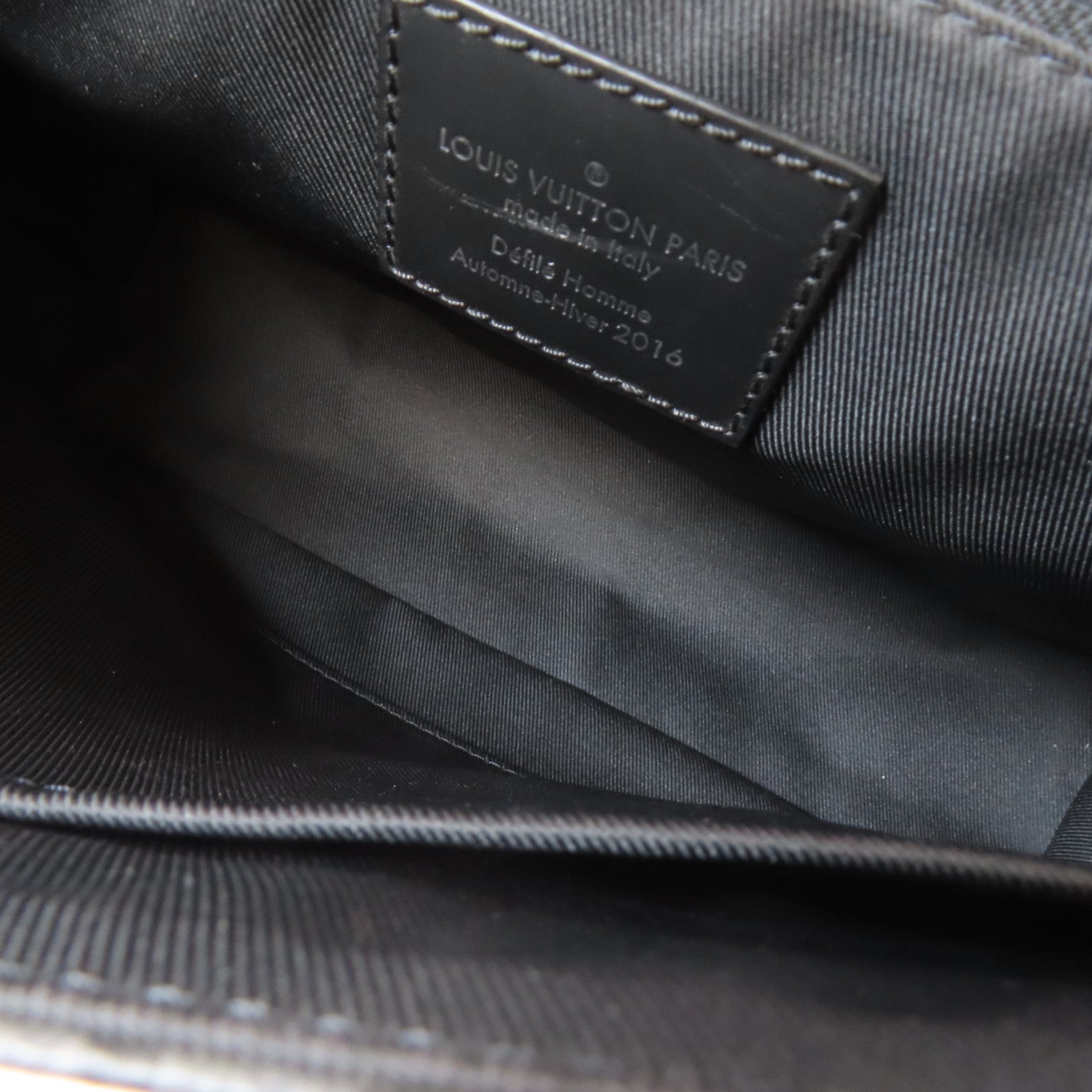 LOUIS VUITTON Monogram Eclipse Messenger PM Voyager銀扣肩背袋黑色