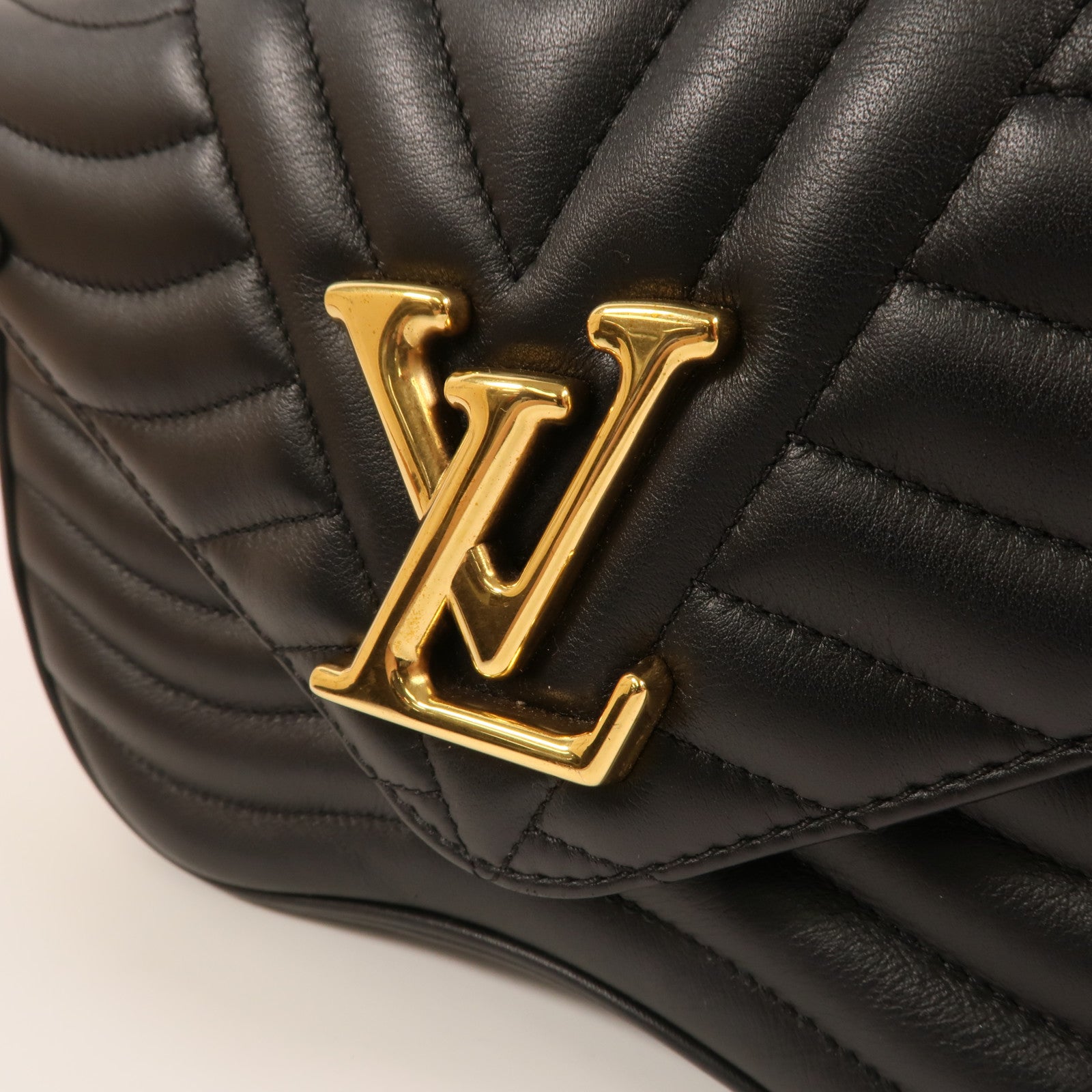 LOUIS VUITTON 牛皮皮革New Wave MM金扣鏈帶手挽肩背兩用袋