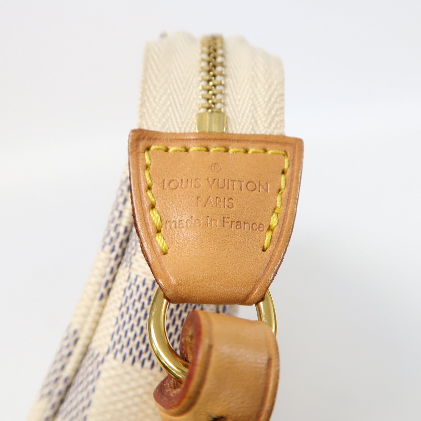 LOUIS VUITTON Damier Azur Pochette Accessoires金扣肩背袋白色