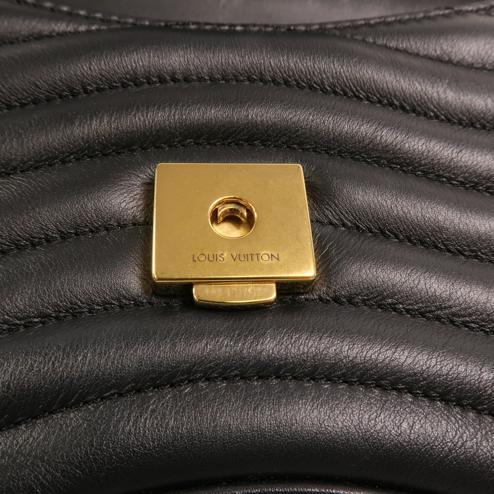 LOUIS VUITTON 牛皮皮革New Wave MM金扣鏈帶手挽肩背兩用袋