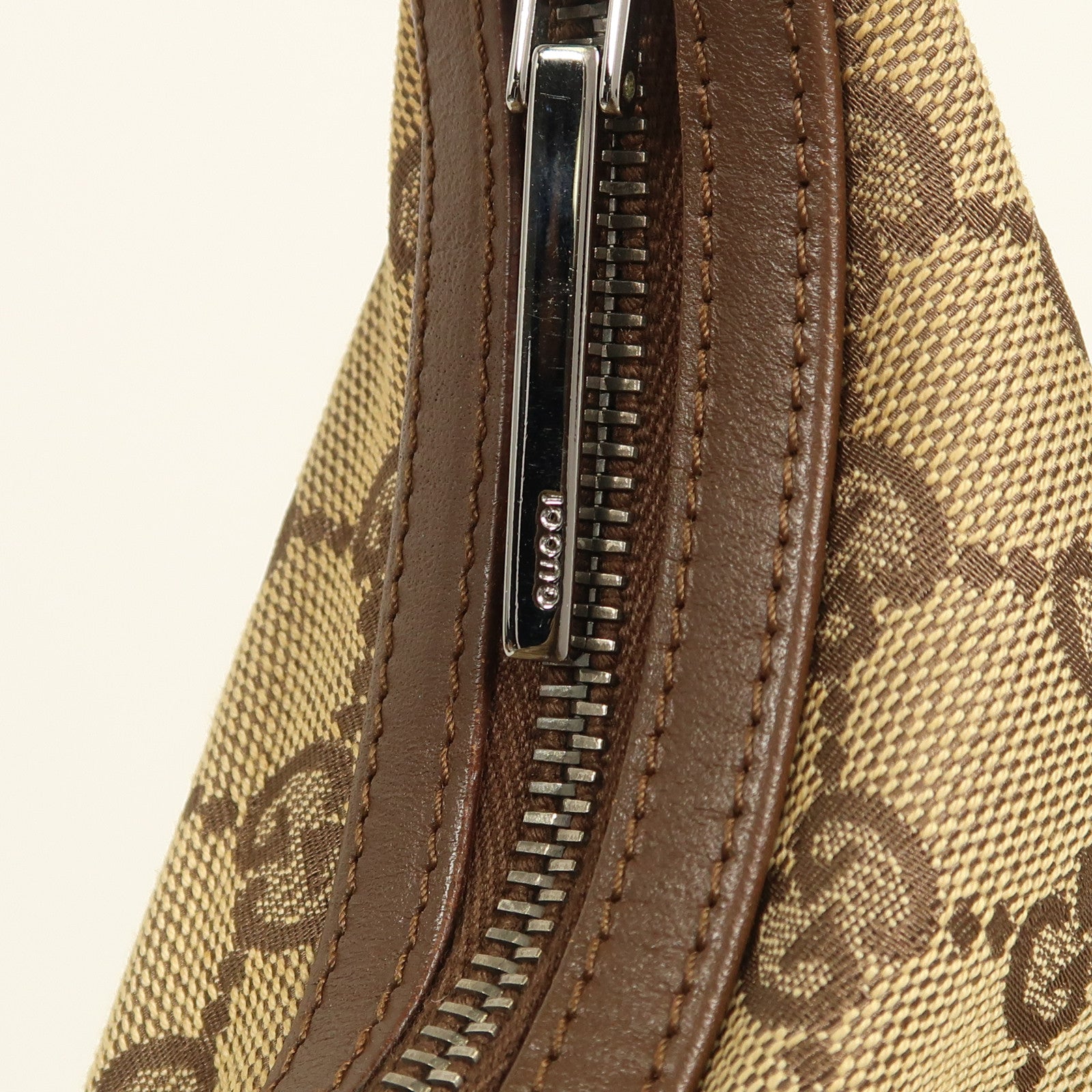GUCCI 帆布Shoulder Bag銀扣肩背袋