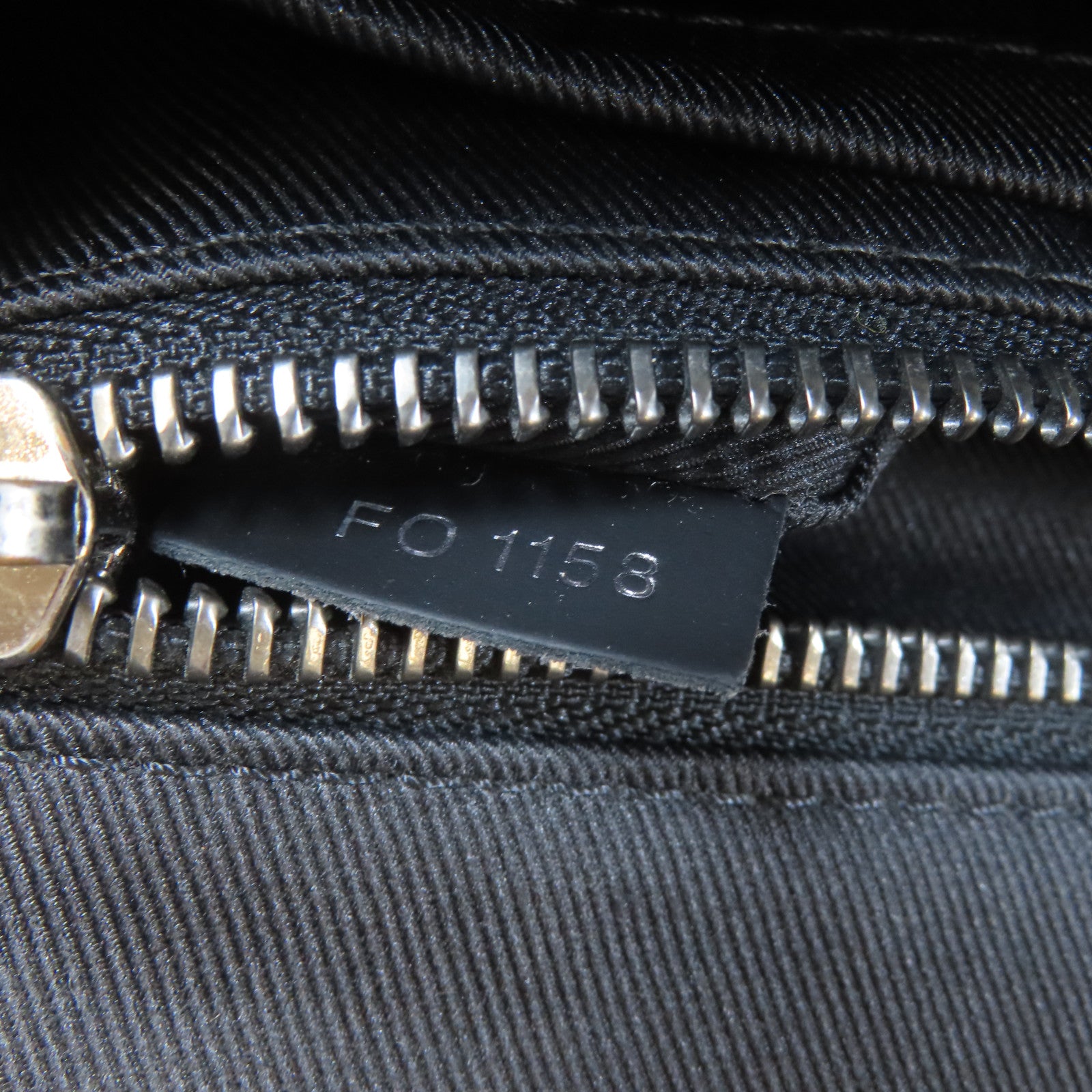 LOUIS VUITTON Monogram Eclipse Messenger PM Voyager銀扣肩背袋黑色